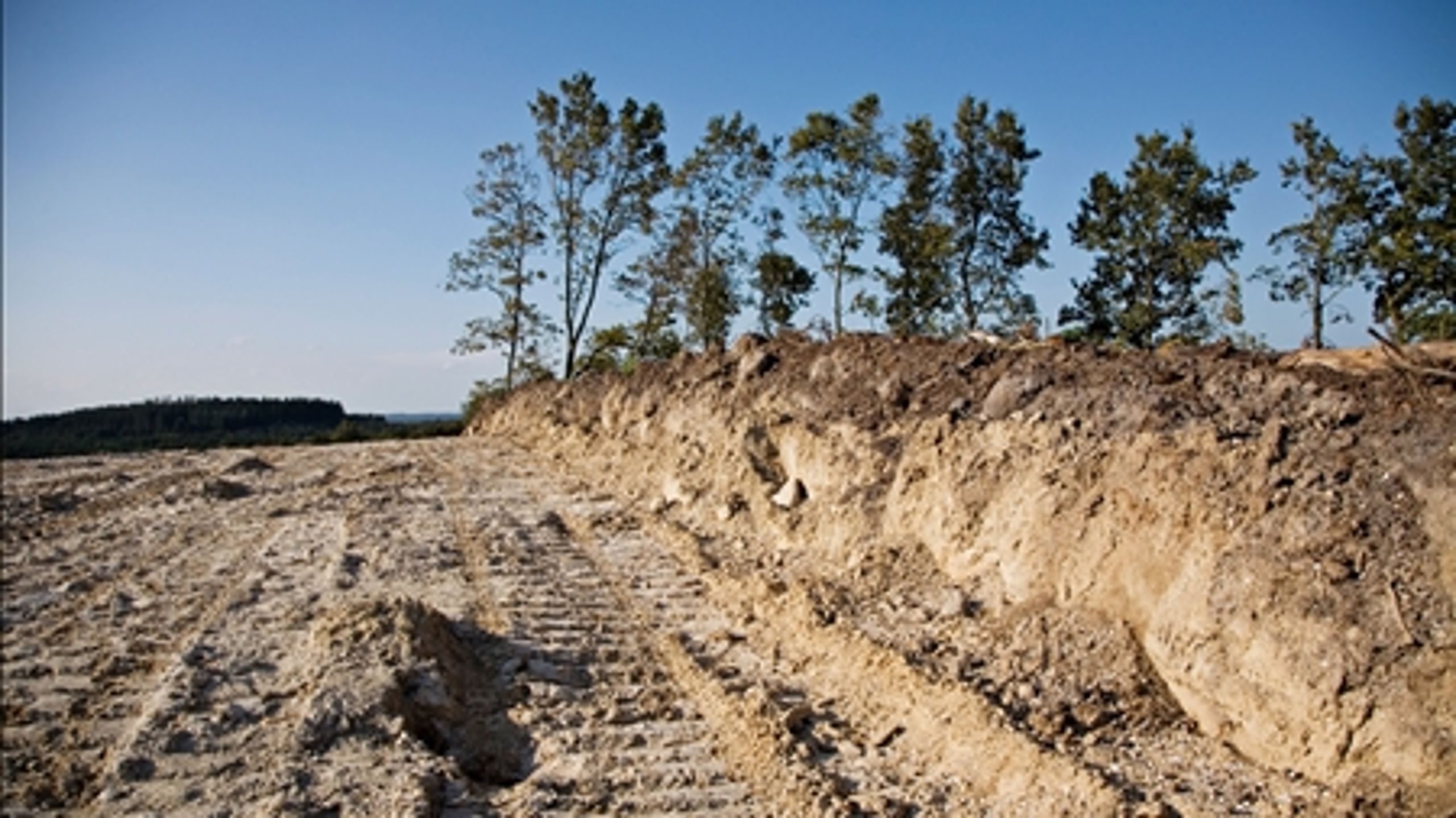 Overalt i landet forsvinder beskyttet natur, uden at kommunerne opdager det, mener Danmarks Naturfredningsforening. 