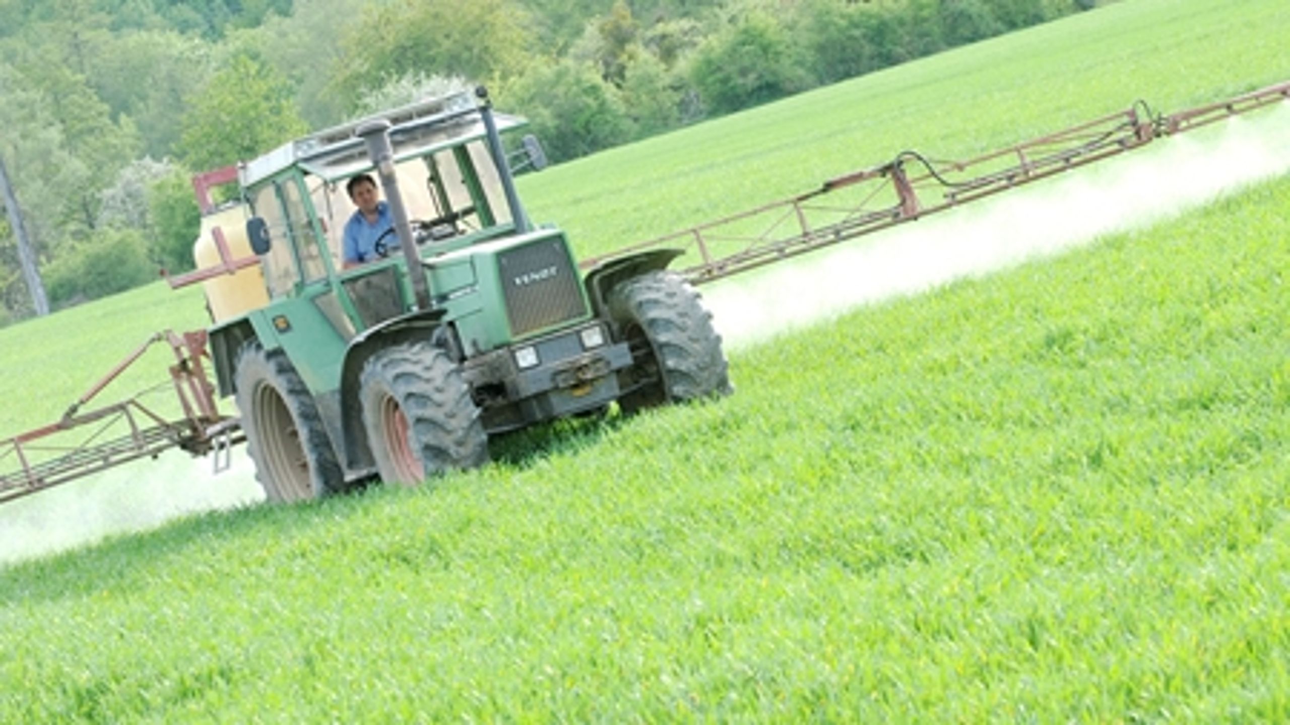 Det m&#248;der voldsom modstand i befolkningen, at regeringen og EU vil h&#230;ve gr&#230;nsev&#230;rdierne for pesticidrester i frugt og gr&#248;nt, viser helt ny meningsm&#229;ling.