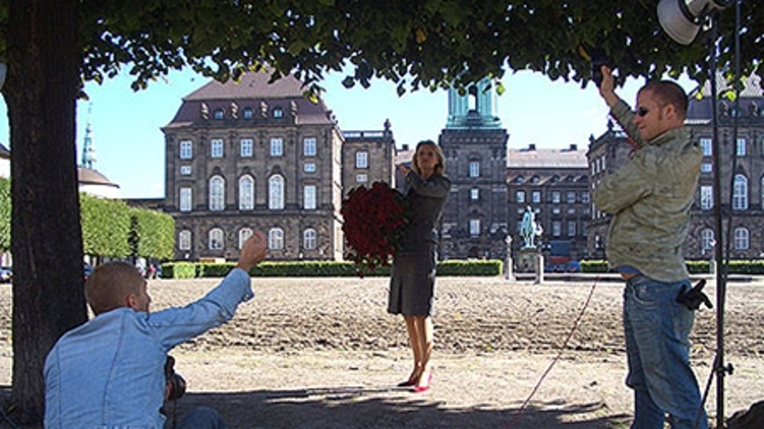 De røde roser og Socialdemokraterne er godt på vej til at kunne placere Helle Thorning-Schmidt som Danmarks første kvindelige statsminister.