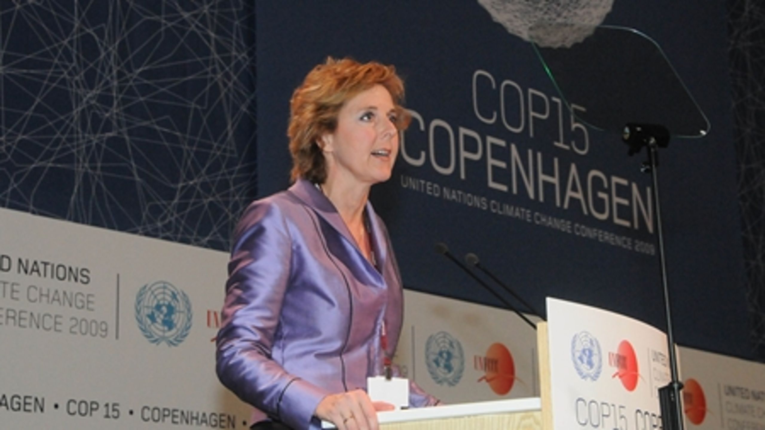Tidligere klima- og energiminister Connie Hedegaard (K) under en tale ved COP15 i Bella Center. I år vil kun otte danske politikere deltage i FN's klimatopmøde i Cancún.