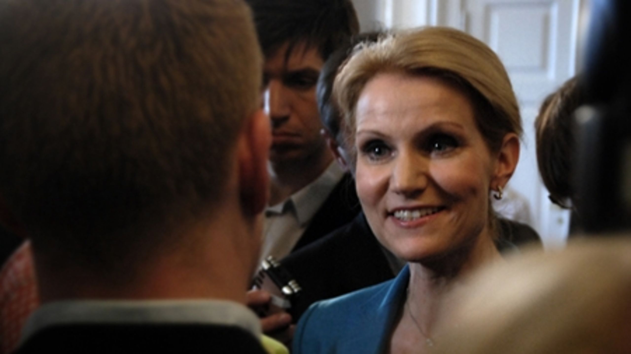 Helle Thorning-Schmidt (S) bliver ny dansk statsminister efter valget, hvis meningsmålingerne ved valgets udskrivelse holder stik.