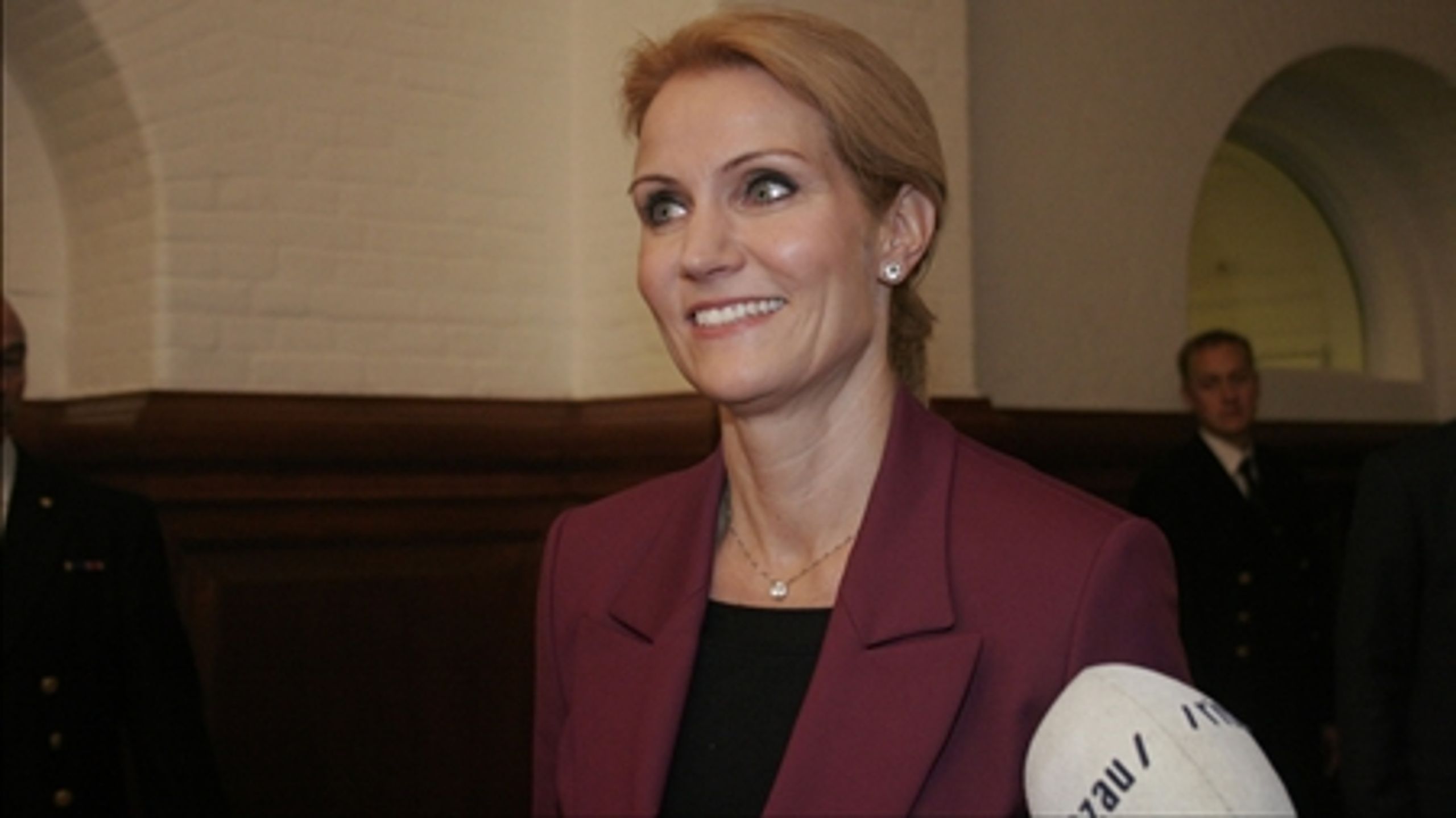 Thorning: Erobrede Statsministeriet, men S-SF-alliancen får et langt svagere mandat end forventet.
Regningen for en defensiv valgkamp kan blive dyr.