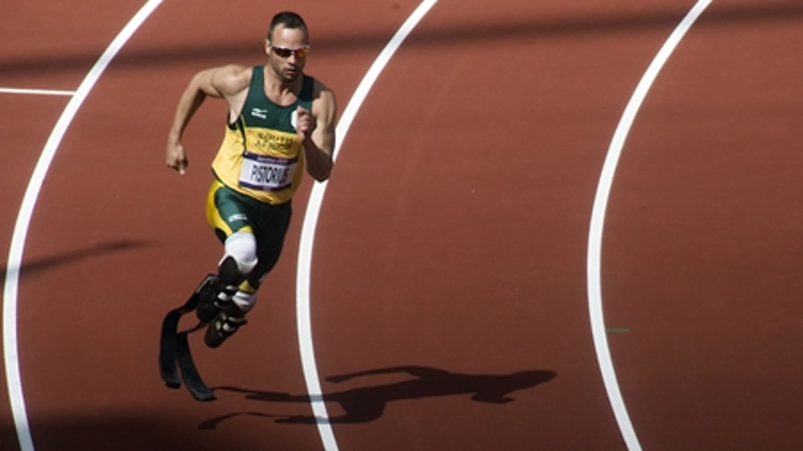 Oscar Pistorius, der her ses løbe 400 m ved De Olympiske Lege i London, rykker ved vore stereotype forestillinger om handicappede, mener dagens debattør.