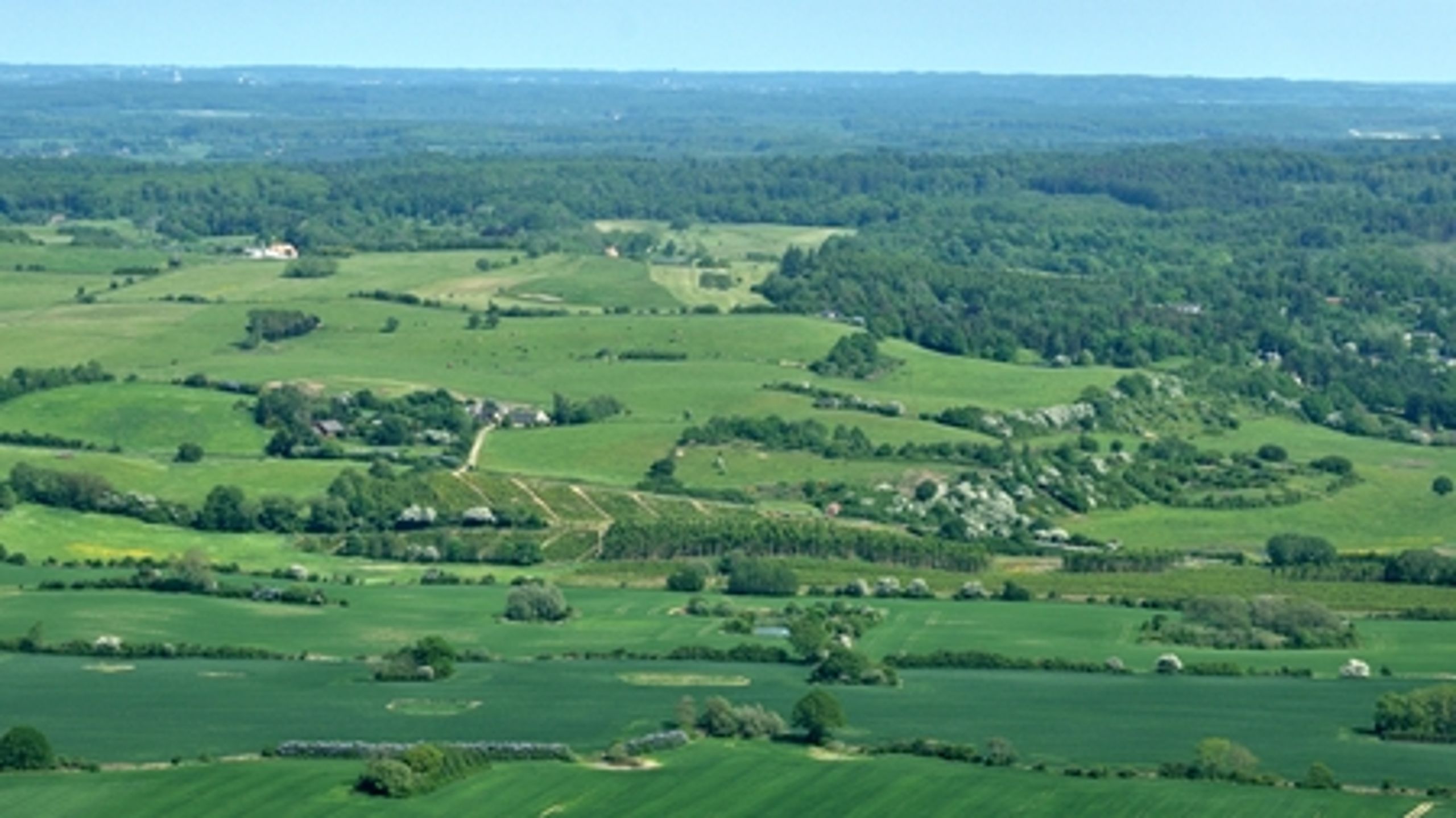 Natur- og Landbrugskommissionen bliver rost for at ville styrke planlægningen i det åbne land.