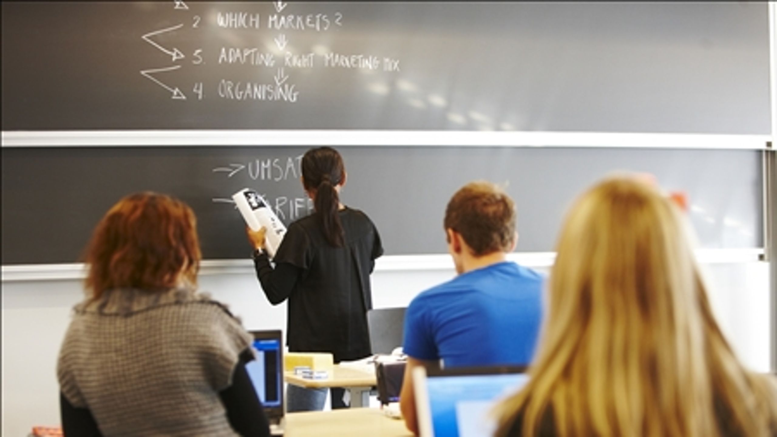 Krav til regeringen om at skærpe adgangskravene til gymnasiet.