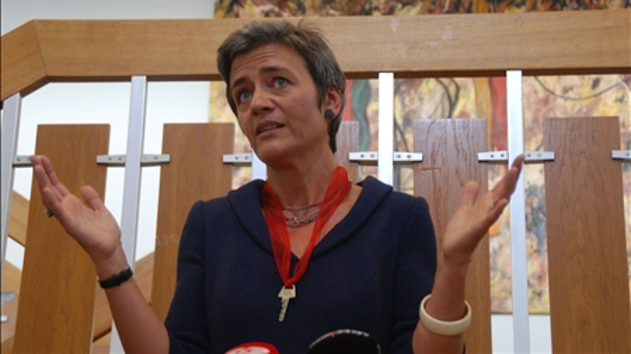 Margrethe Vestager fik lavet et effektivt party-crash til S-SF festen, men partiet kan ikke som tidligere skifte fra side til side.