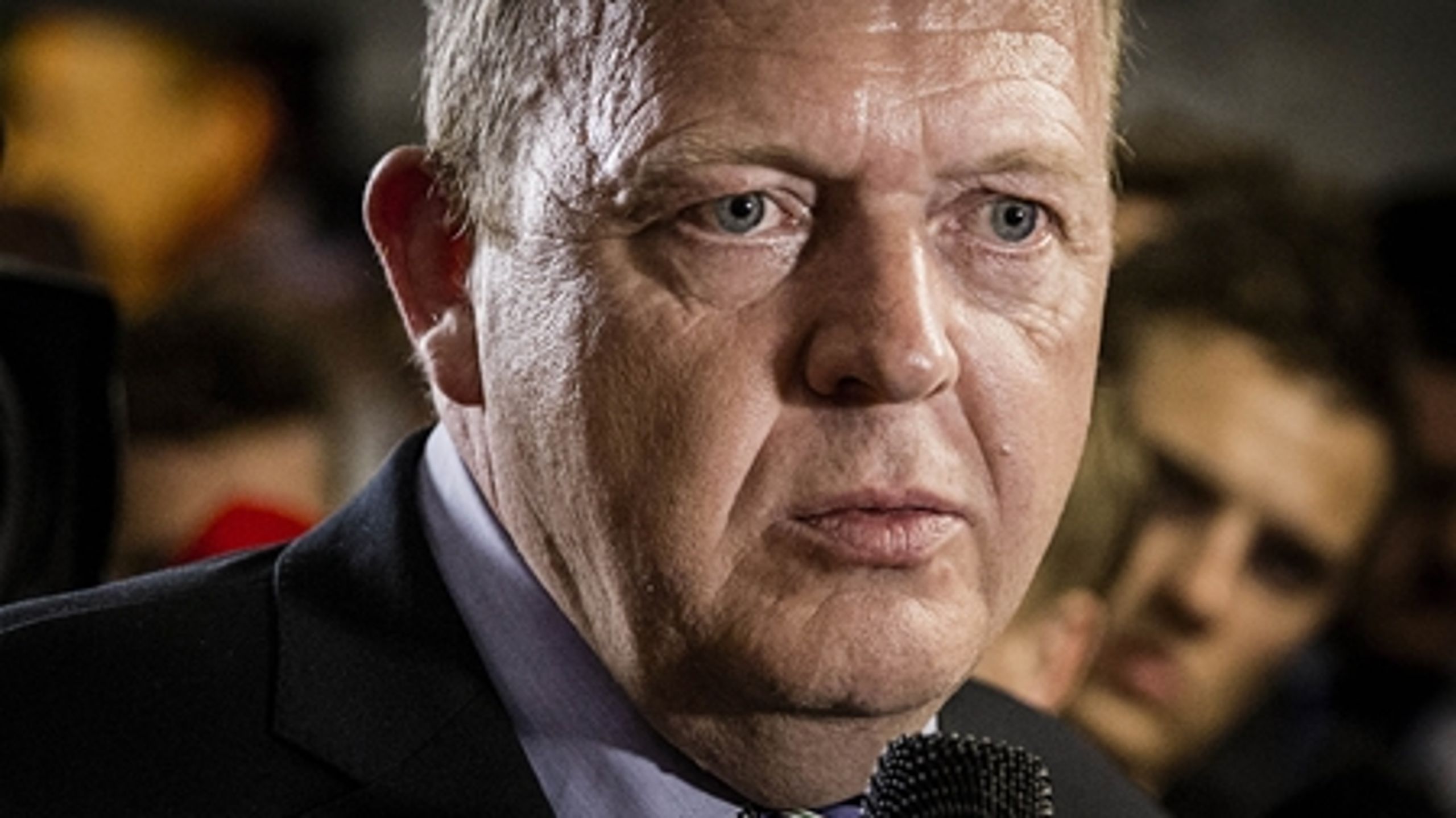 Efter nederlaget ved EP-valget lod Løkke forstå, at det nu var helt op til Venstres medlemmer, om de ville have ham. Men kort efter begyndte hans støtter at ringe rundt til baglandet for at få dem til at holde inde med kritikken.