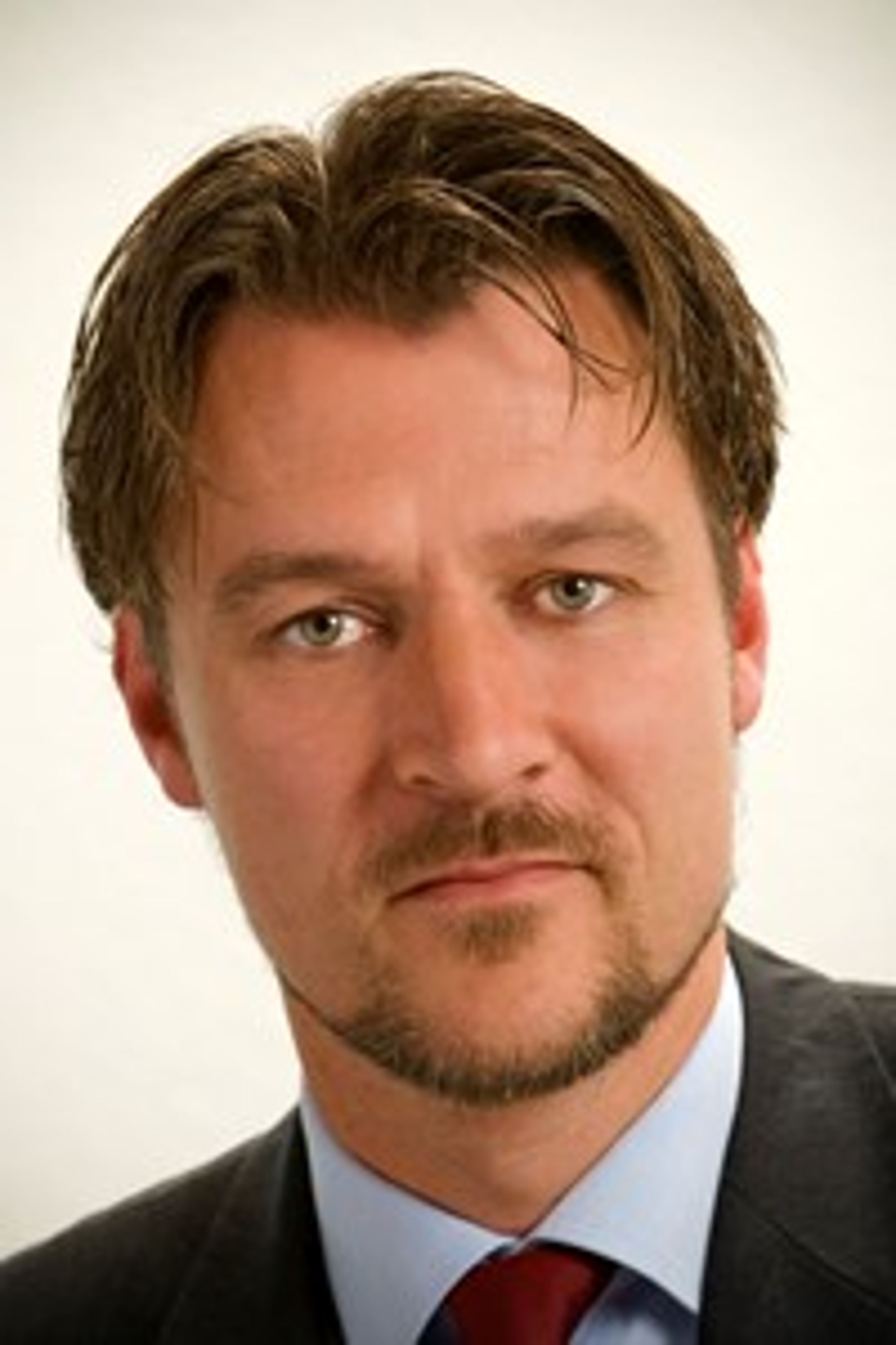 Ulrik Vestergaard Knudsen (billedet) blev i juni 2013 præsenteret som ny departementschef for Udenrigsministeriet. Et konsulentbureau fik 375.000 kr. for at hjælpe ministeriet i udvælgelsesprocessen.