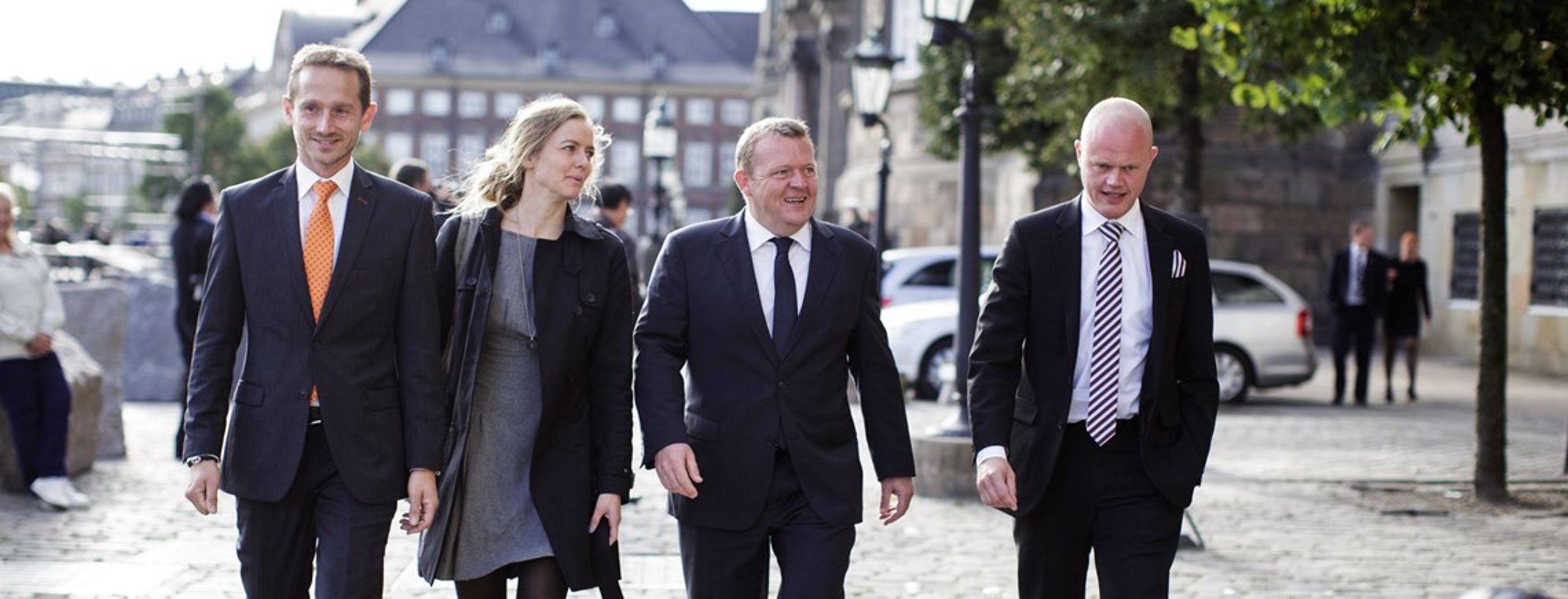 Det er Lars Løkke Rasmussen og Venstre-toppen, som har den største interesse i at koordinere arbejdet i blå blok og holde ro på samarbejdspartnerne frem til næste valg. <br>