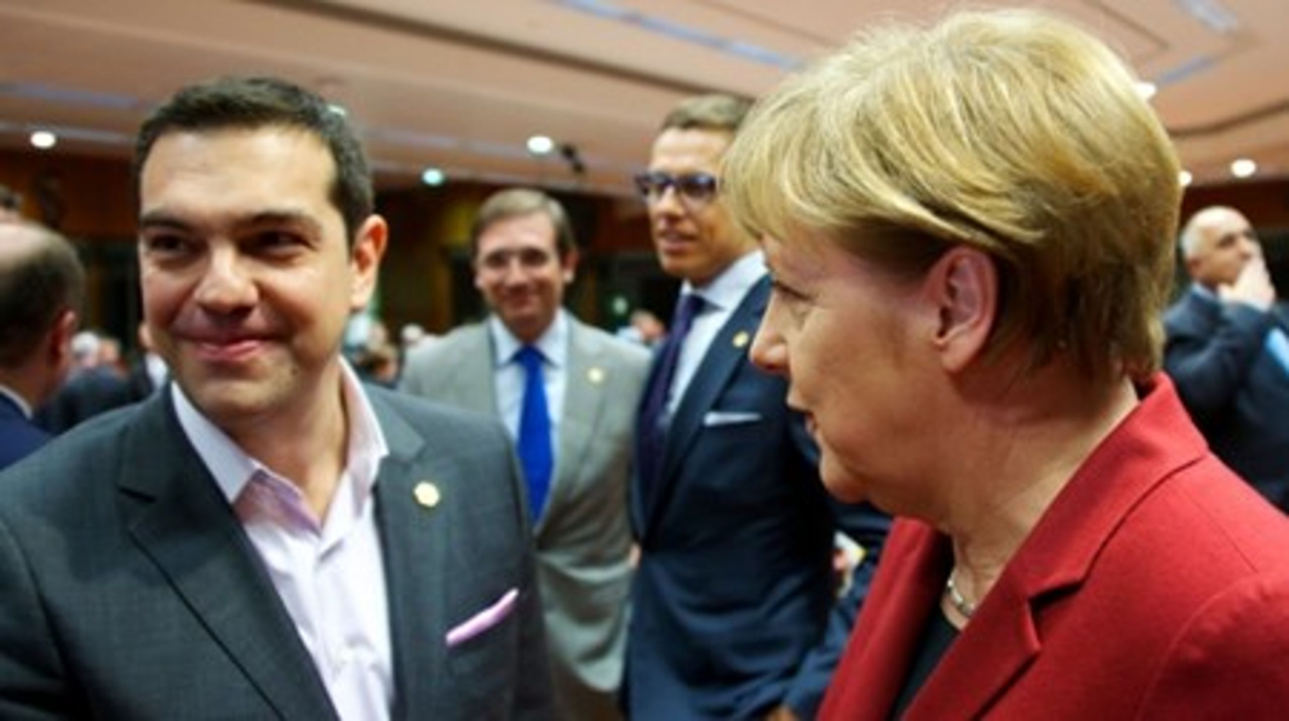 Den nye græske leder Alexis Tsipras har fløjet rundt til masser af europæiske hovedstæder, men har omhyggeligt undgået Berlin. Det ændres der på mandag, hvor han møder den tyske kansler Angela Merkel.