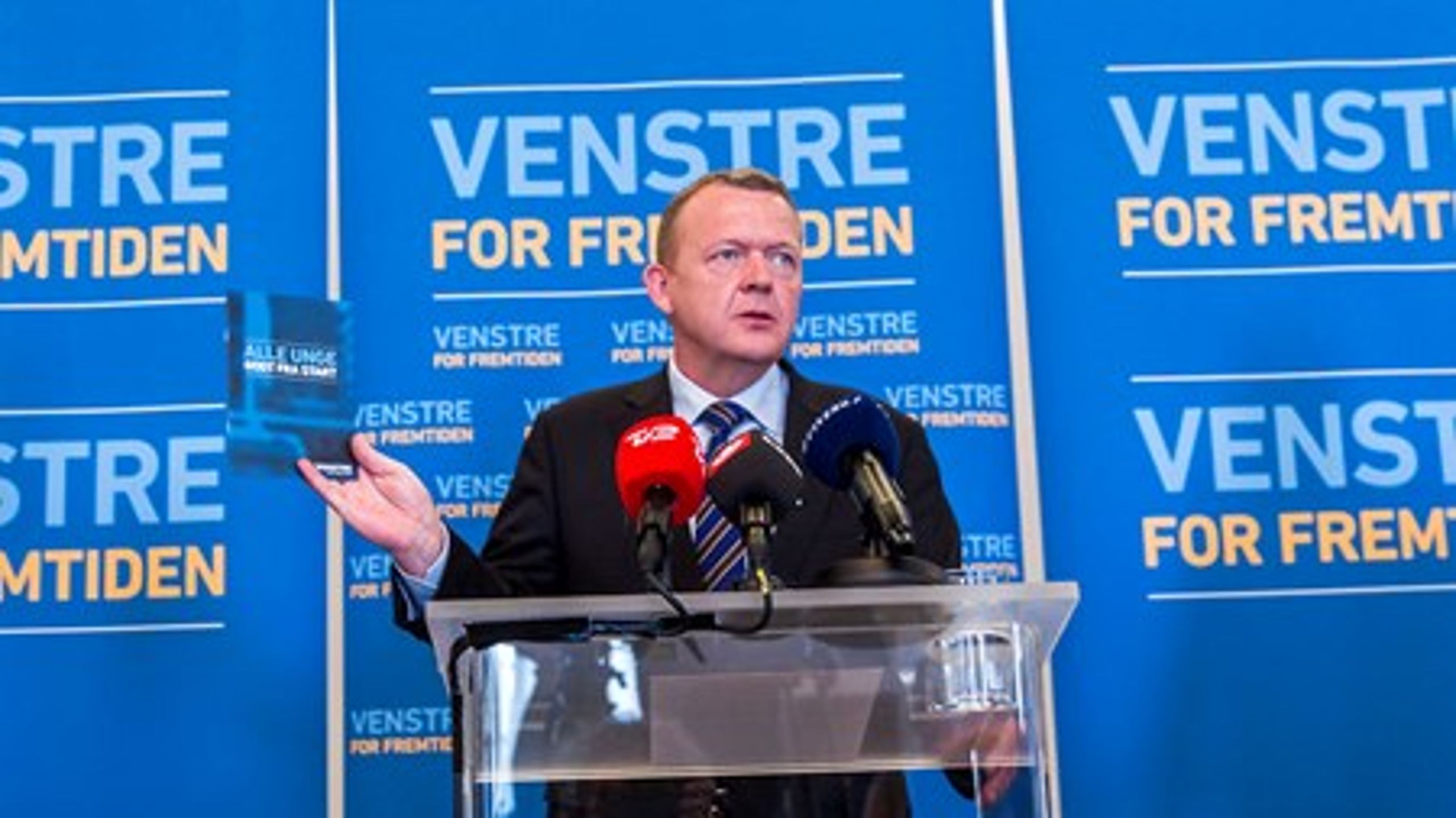 <span>Venstres formand Lars Løkke Rasmussen, næstformand Kristian Jensen og politisk ordfører Inger Støjberg præsenterede mandag partiets unge-udspil&nbsp;<a href="http://www.altinget.dk/misc/150601-Alle-unge-godt-fra-start.pdf" target="" rel="">"Alle unge skal have en god start".</a></span><div><br></div>