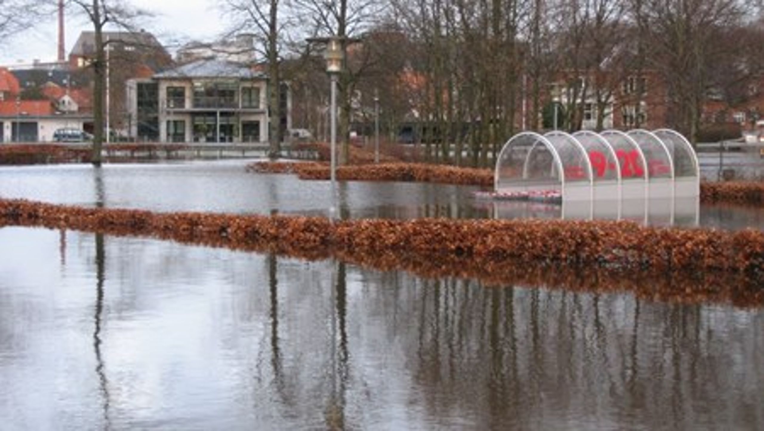 Holstebro er flere gange blevet ramt af alvorlige oversvømmelser. Her i 2007, hvor Kvicklys parkeringsplads en overgang blev omdannet til vandbassin.