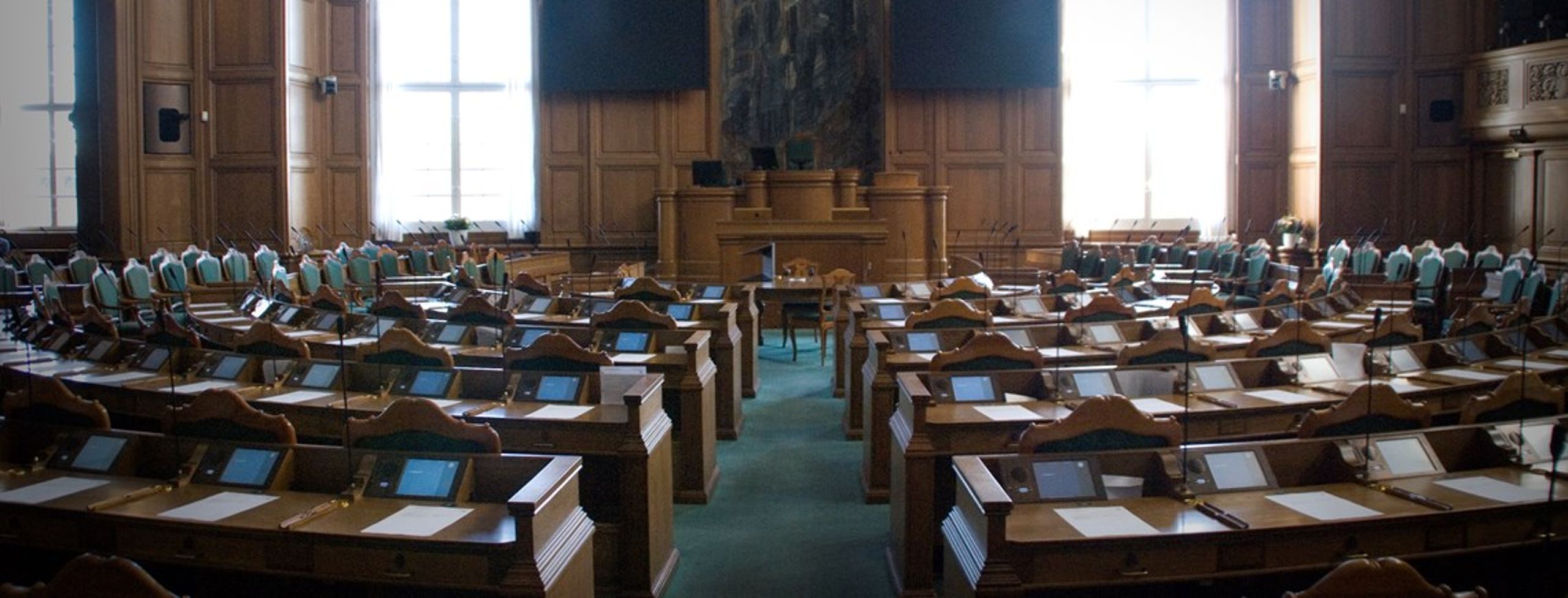 Alle Folketingets energi- og klimaordførere kan efter alt at dømme stadig kalde Christiansborg for deres arbejdsplads efter valget torsdag. Kun Enhedslistens Per Clausen forlader med sikkerhed sin plads.&nbsp;