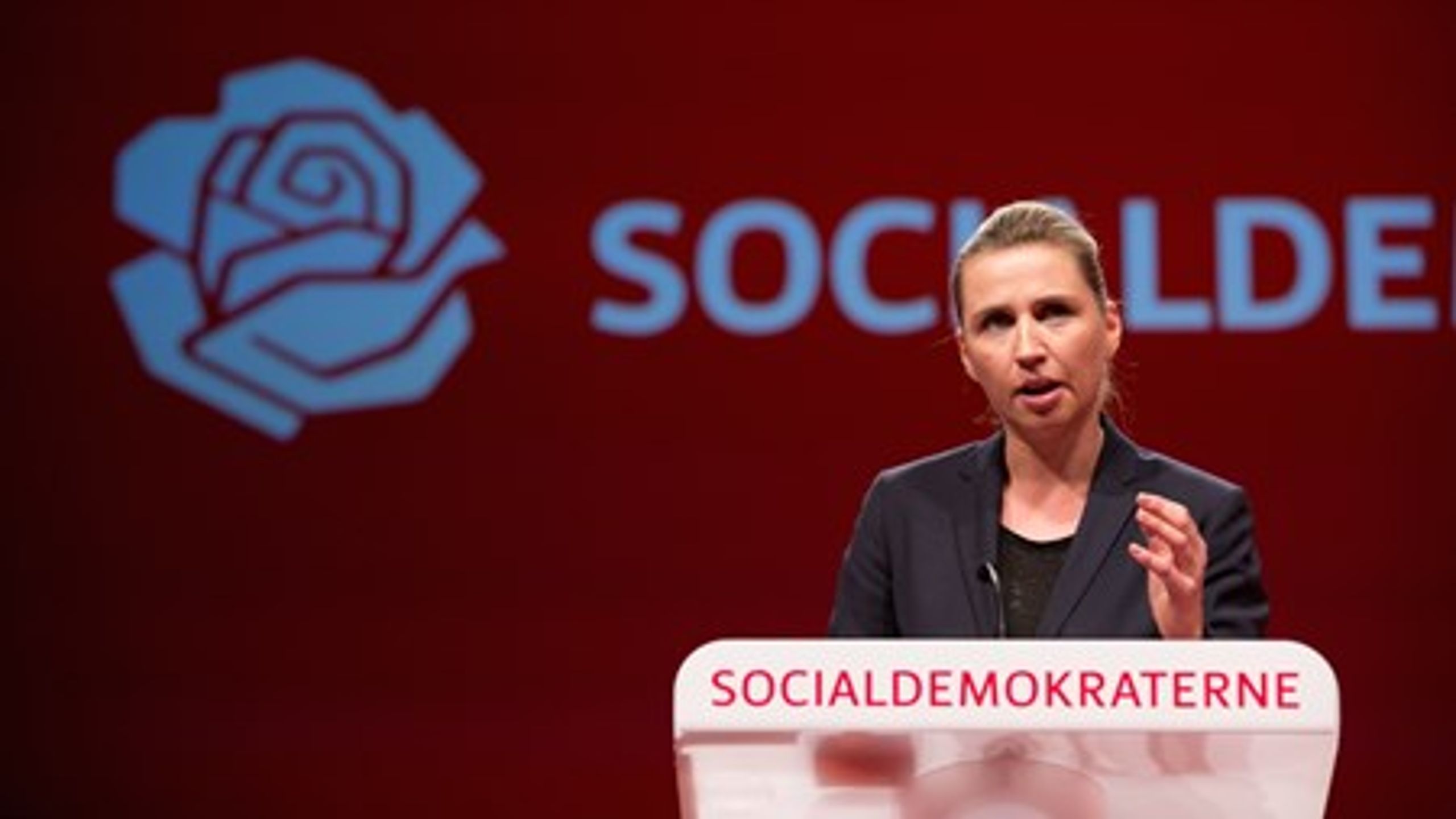 Mette Frederiksen møder sit bagland til S-kongres i weekenden, mens Kristian Thulesen Dahl samtidig holder DF-årsmøde.&nbsp;Modsætningen mellem S og DF har givet Venstre større manøvrerum.<br>