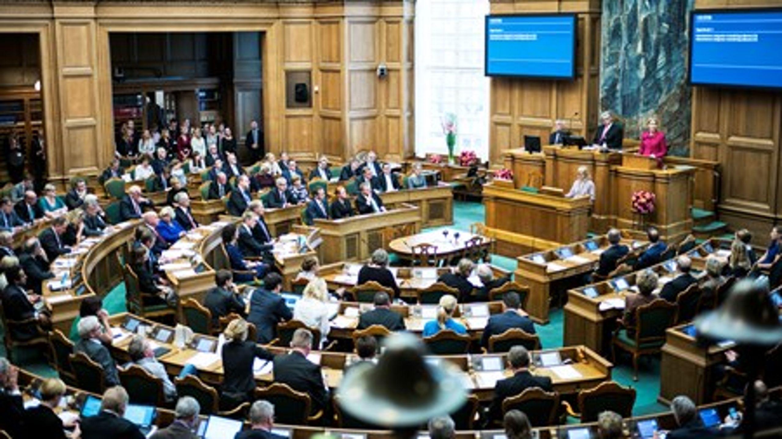 Statsminister Lars Løkke Rasmussen er tilbage på talerstolen ved Folketingets åbning&nbsp;efter flere års pause, hvor Helle Thorning-Schmidt tog sig af opgaven med at holde åbningstalen.