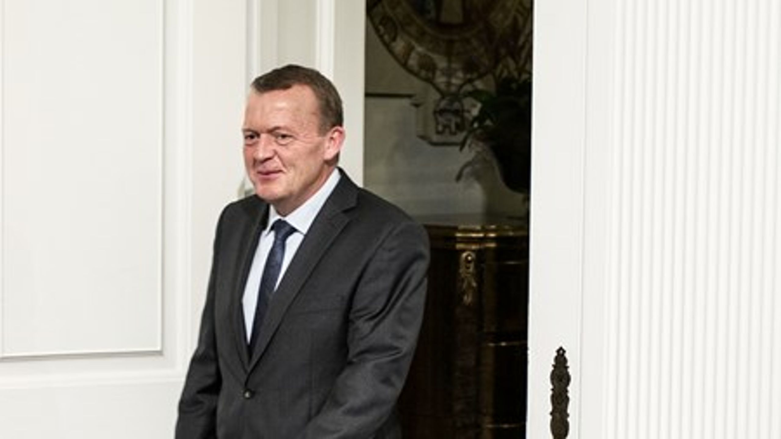 Løkke ved, at hans regering i den grad risikerer at falde, hvis han ikke leverer på topskatten. LA er ikke SF, skriver David Trads.&nbsp;