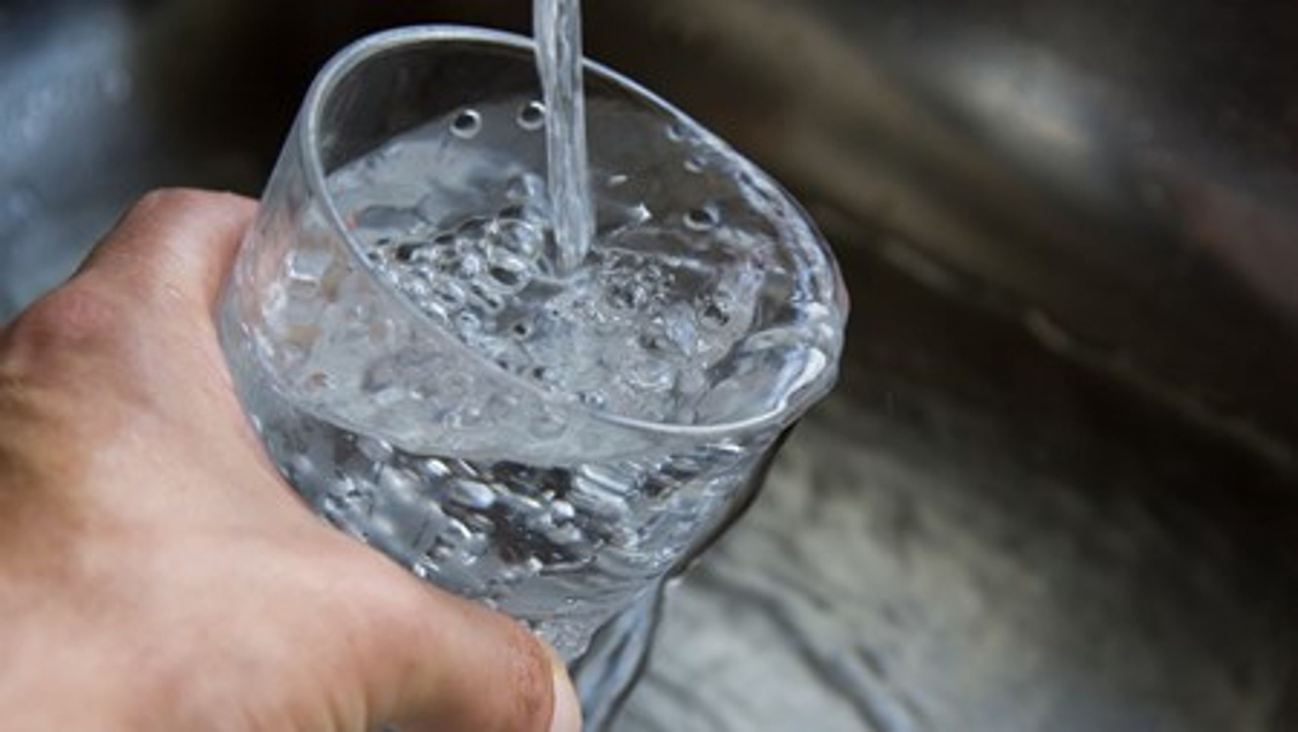 En ny vandsektorlov, som skal forhandles på plads i Folketingssalen i midten af&nbsp;december, risikerer ifølge de forbrugerejede vandværker at føre til højere priser på drikkevand.<br><br>