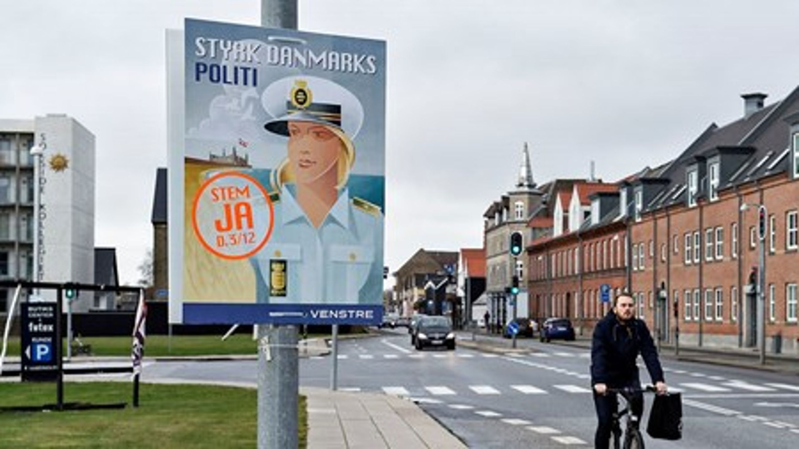 Plakaterne hænger allerede i lygtepælene, og torsdag har Folketinget&nbsp;fået lovgrundlaget forud for folkeafstemningen om retsforbeholdet 3. december helt på plads.