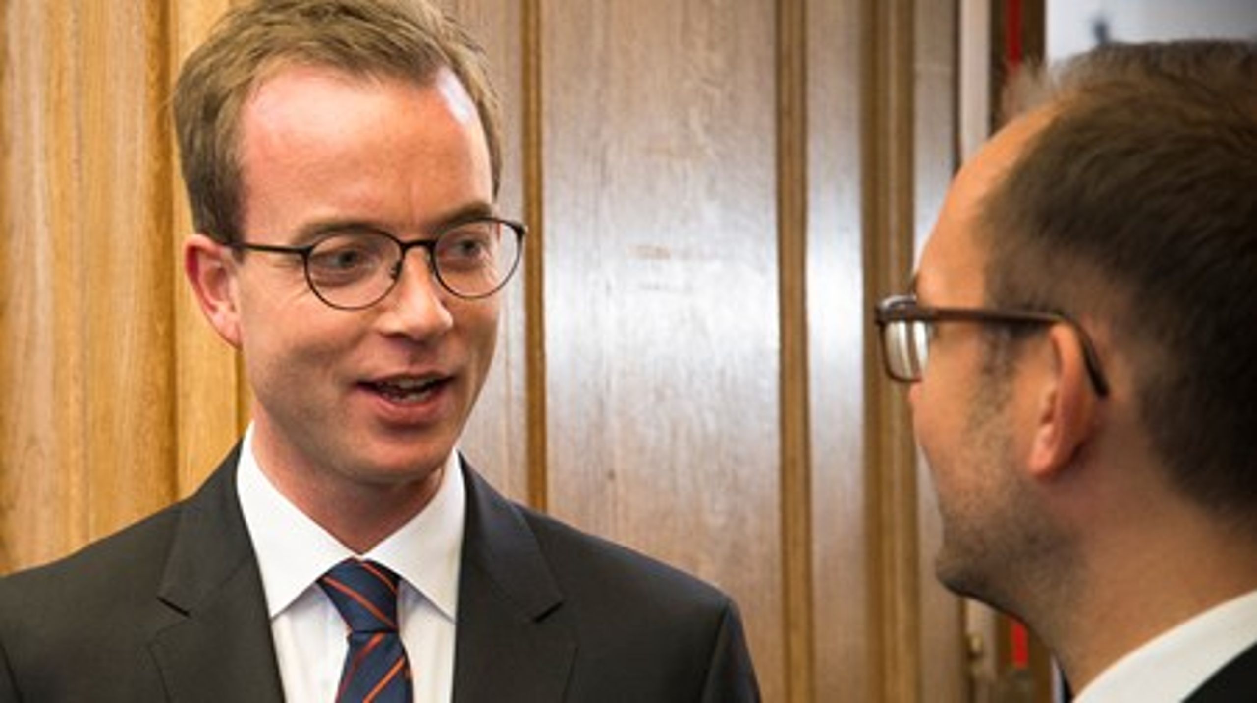 Uddannelses- og forskningsminister Esben Lunde Larsen (V) vil tirsdag gøre rede for, hvordan han håndterer udpegningen af medlemmer til de uredelighedsudvalg, der eventuelt skal tage stilling til plagiat i ministerens egen ph.d.&nbsp;<br>