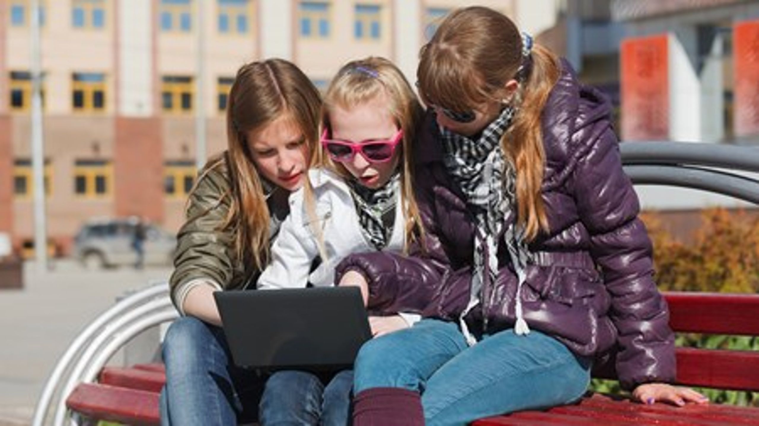 "Det er som en togtur. Sporene ligger der, og der er ingen grund til at se til siden. Men endestationen er vel at mærke ikke en god folkeskole. Det er en folkeskole, hvor der afholdes så og så mange timer, hvor så og så mange svage elever presses ind i klasserne, hvor lærerne tildeles så og så mange efteruddannelsestimer og så videre," skriver forskningschef i Cepos, Henrik Christoffersen.&nbsp;