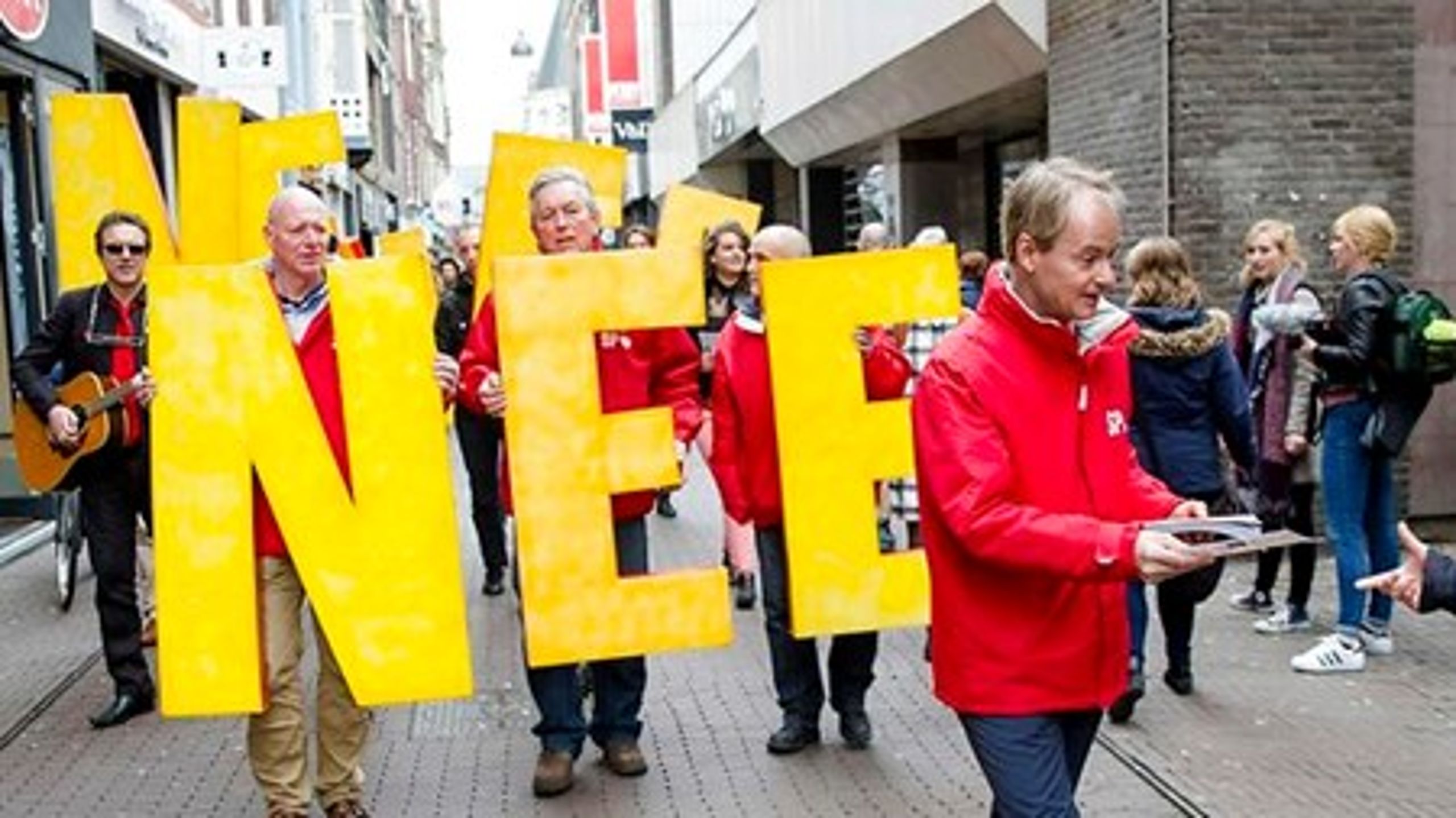 61,1 procent af de fremmødte stemte nej ved EU-afstemningen i Holland onsdag.