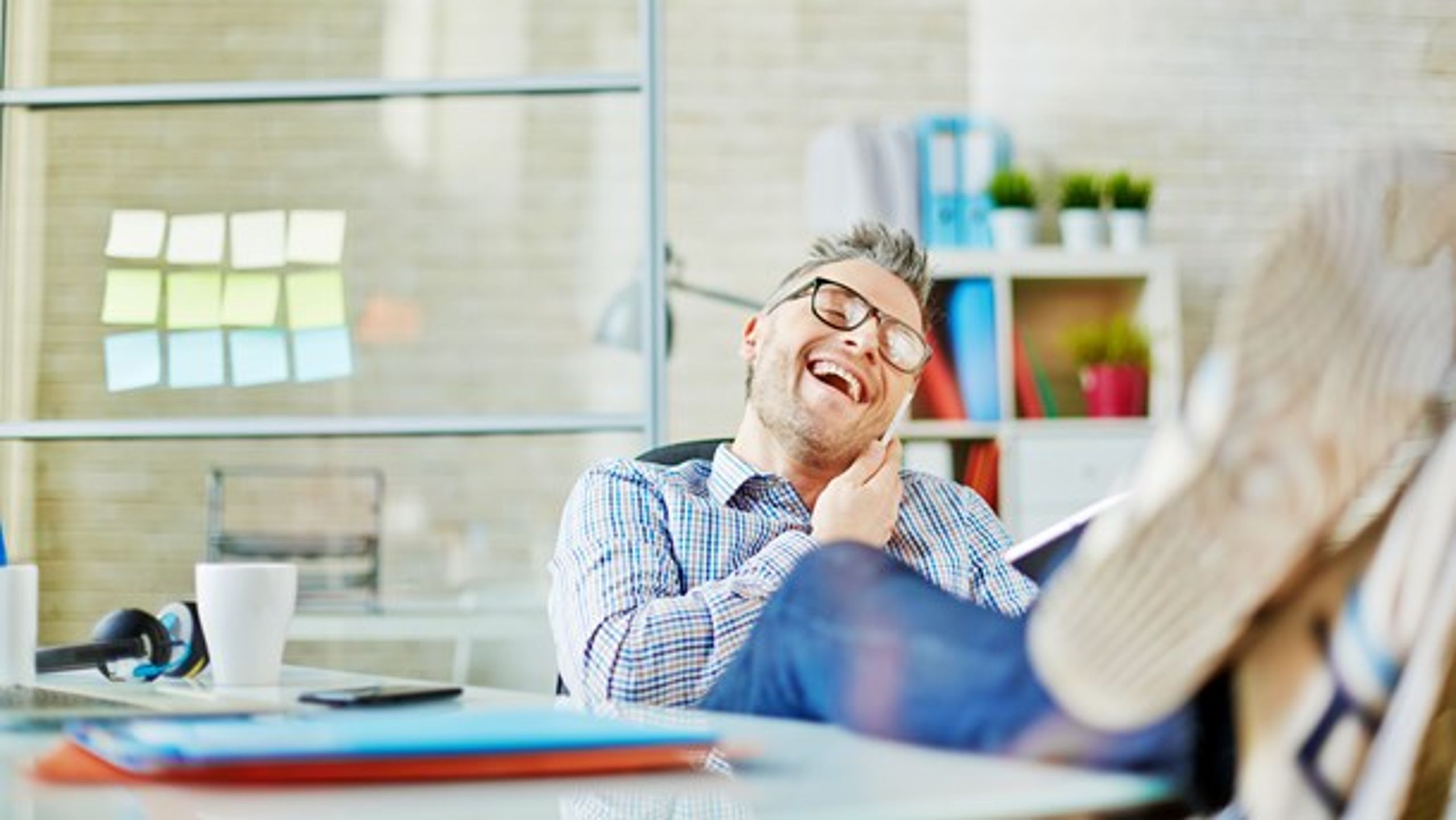 Forskningen viser, at social støtte i pressede situationer kan minimere stressreaktionerne. Det hjælper at have en at tale med, og en, der fortæller, at det nok skal gå.