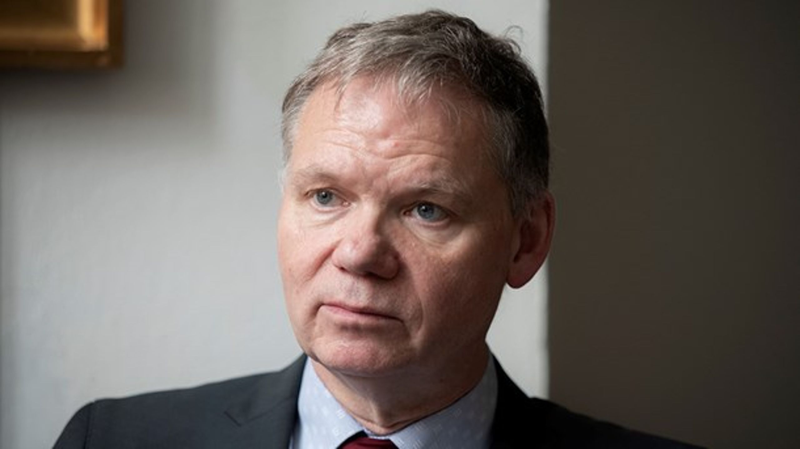 Hvis regeringen fjerner loftet over engelsksprogede uddannelser, er det rent forligsbrud, siger Dansk Folkepartis uddannelses- og forskningsordfører, Jens Henrik Thulesen Dahl.&nbsp;