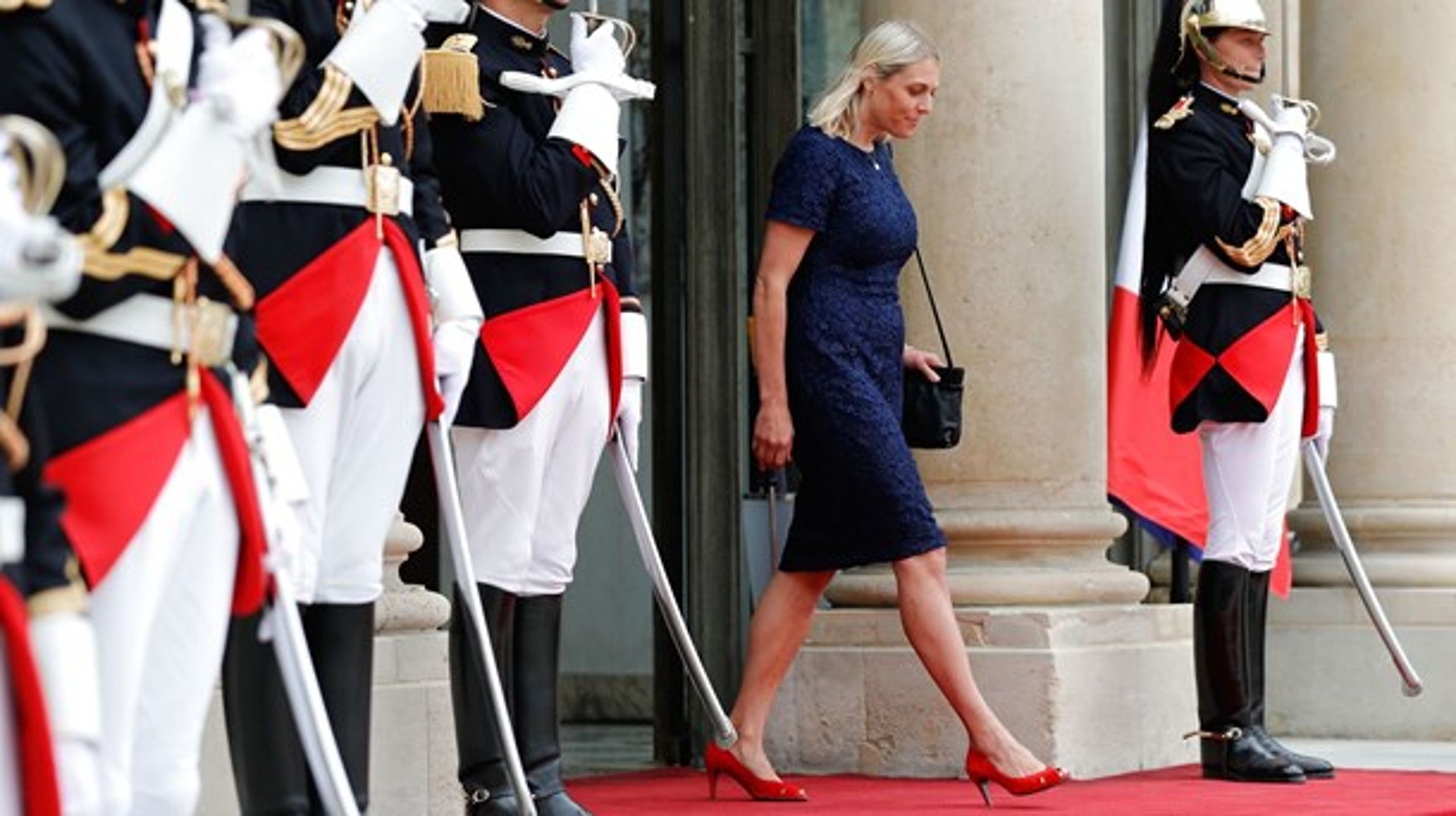 Forsvarsminister Trine Bramsen (S)&nbsp;repræsenterede søndag formiddag&nbsp;Danmark ved den franske militærparade på Champs-Élysées og Concordepladsen i anledning af den franske nationaldag, Bastilledagen.