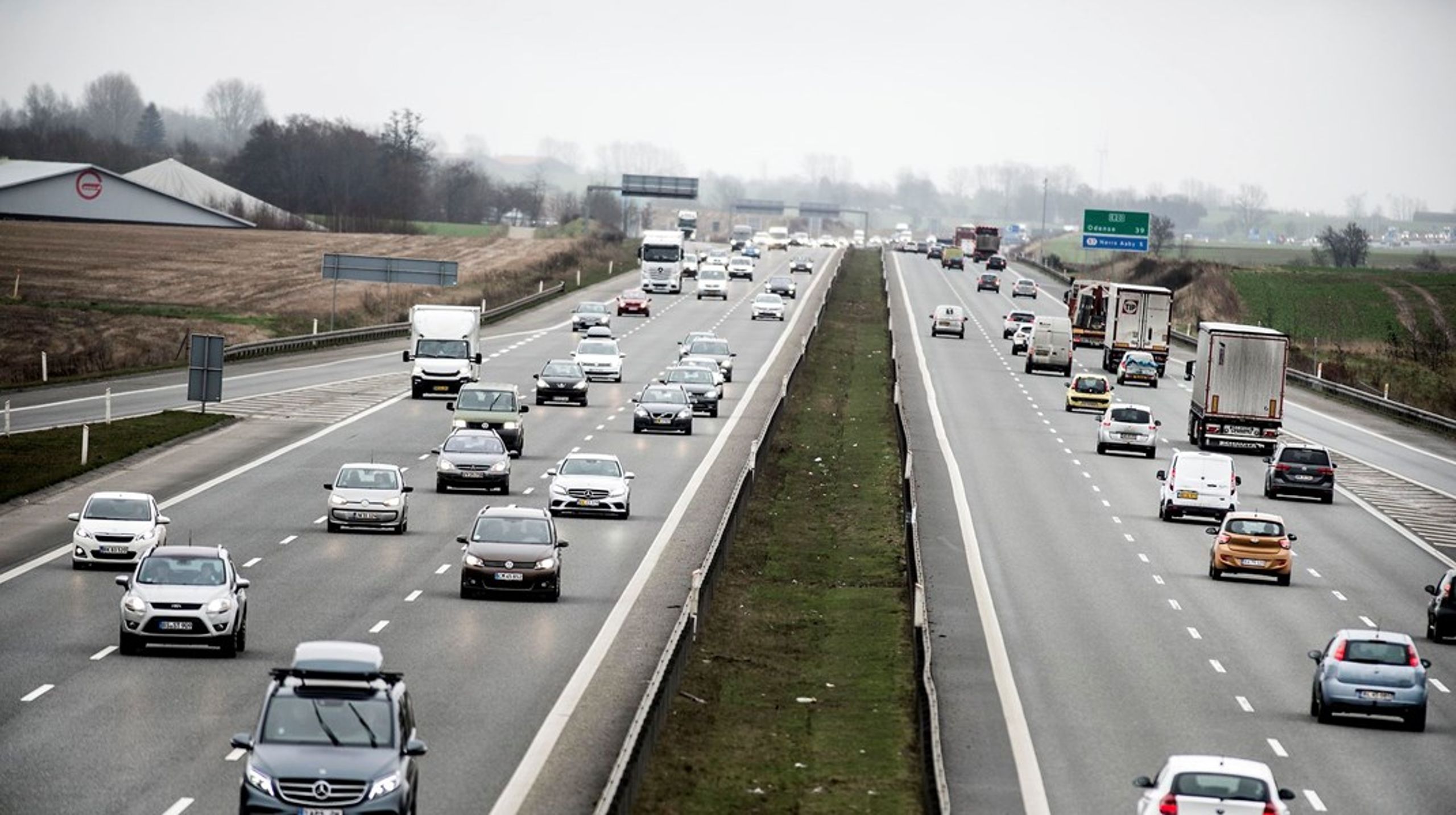 Danmark har over 1.000 kilometer motorvej, og meget af den går igennem tæt bebyggede områder, skriver&nbsp;Dan Kornbek Christiansen og Henrik Sørensen.