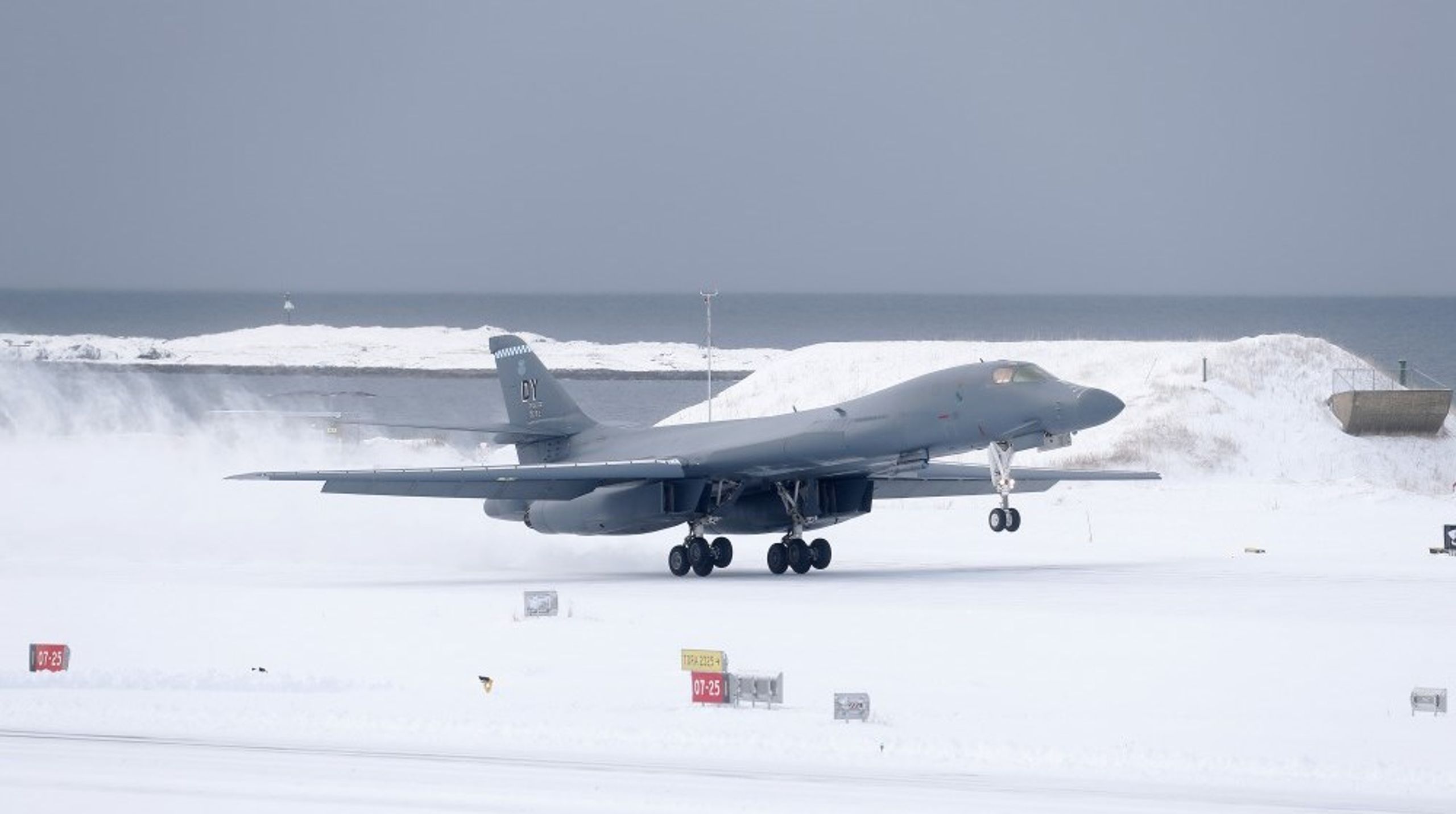 Amerikansk B-1B Lancer-bombefly landede mandag i Bodø nord for polarcirklen.