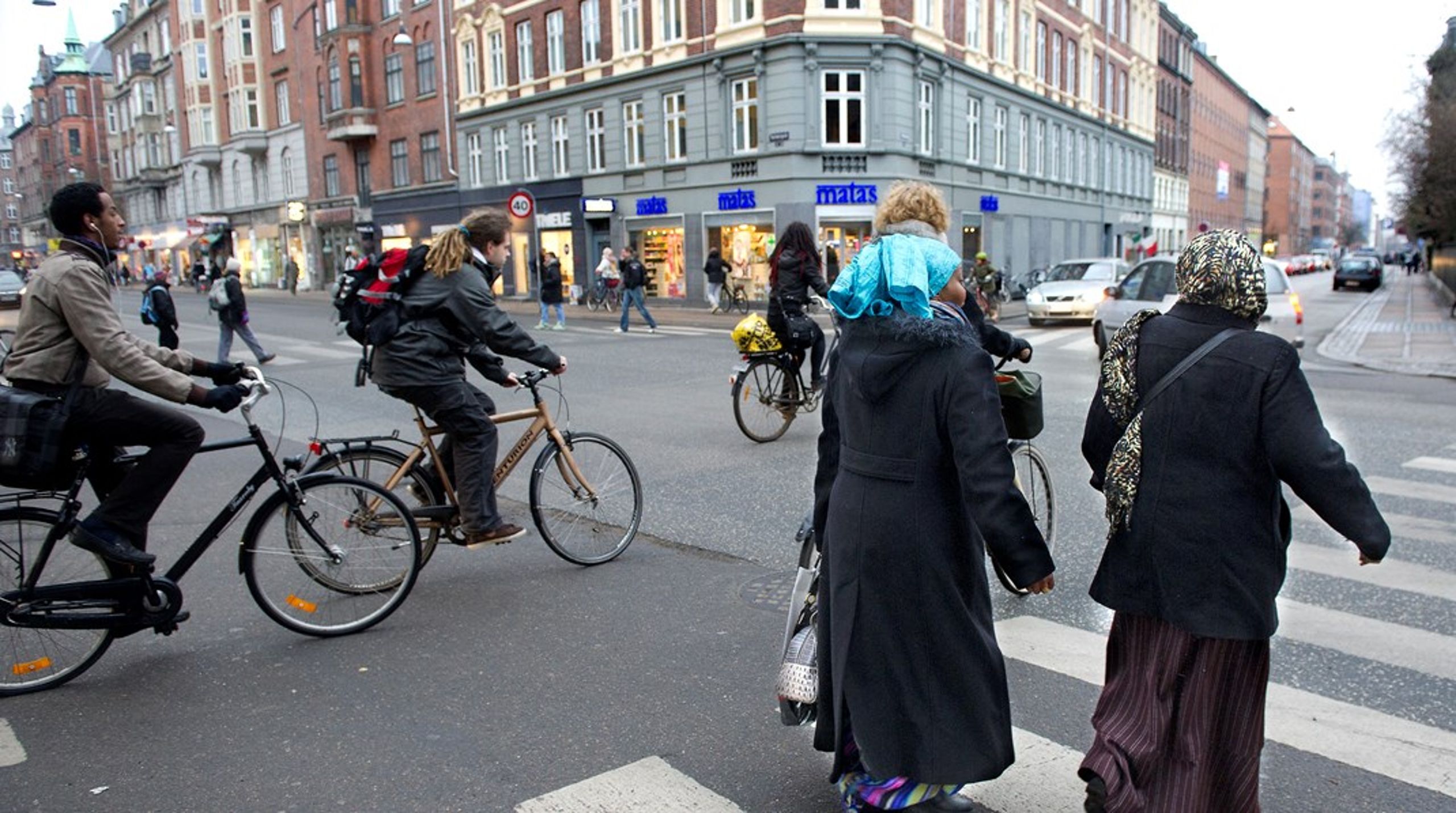 Det er ekstremt vigtigt at få talt om etniske minoritetskvinder i den offentlige ligestillingsdebat, skriver Hummelgaard og Tesfaye.