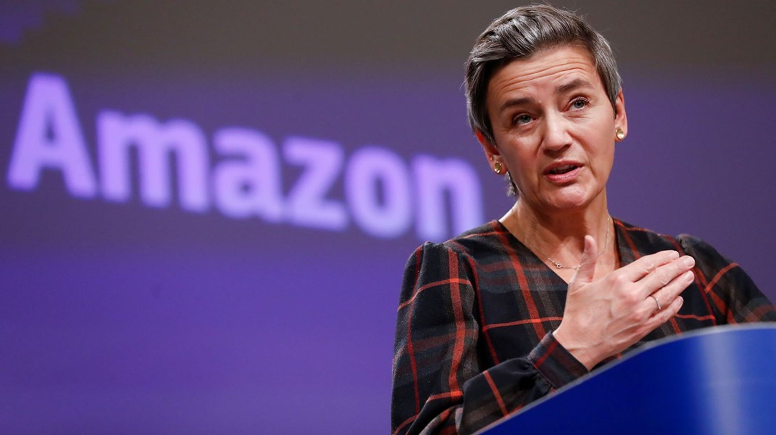 Konkurrencekommissær Margrethe Vestager mener, at Amazon er sluppet 1,9 milliarder kroner for billigt i skat i Luxembourg. Nu skal EU-Domstolen afgøre, om hun har ret.