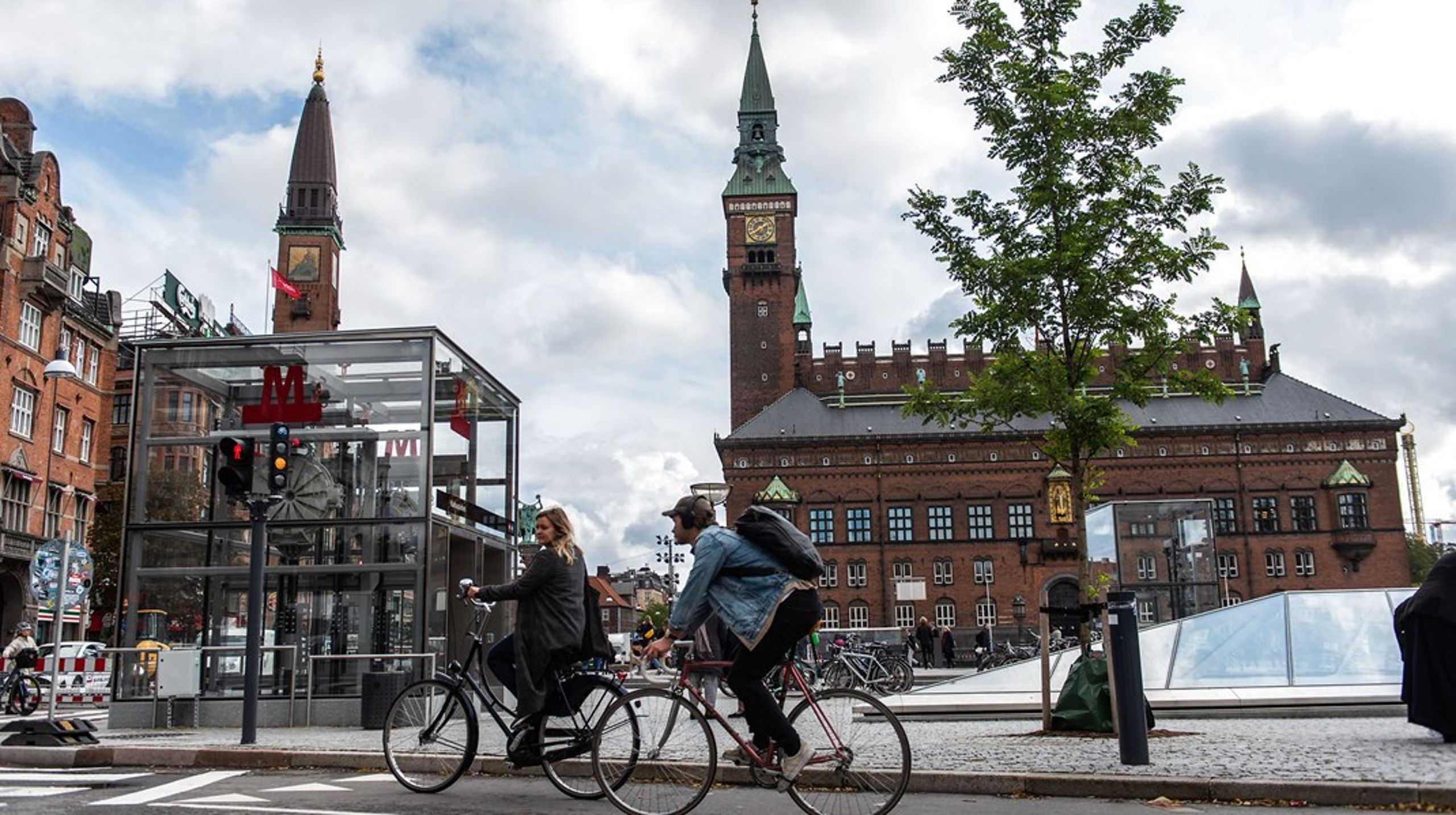En række partier på Københavns Rådhus vil have kommunen til at tage initiativ til en ny metrolinje, der skal forbinde byen hospitaler.