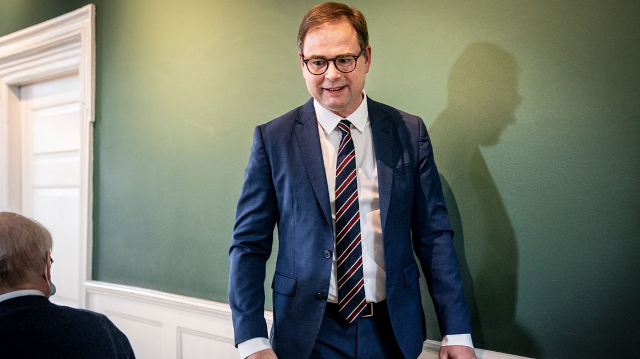 På et pressemøde fredag præsenterer Nicolai Wammen og en række andre ministre og direktører fra dansk erhvervsliv det digitale coronapas.