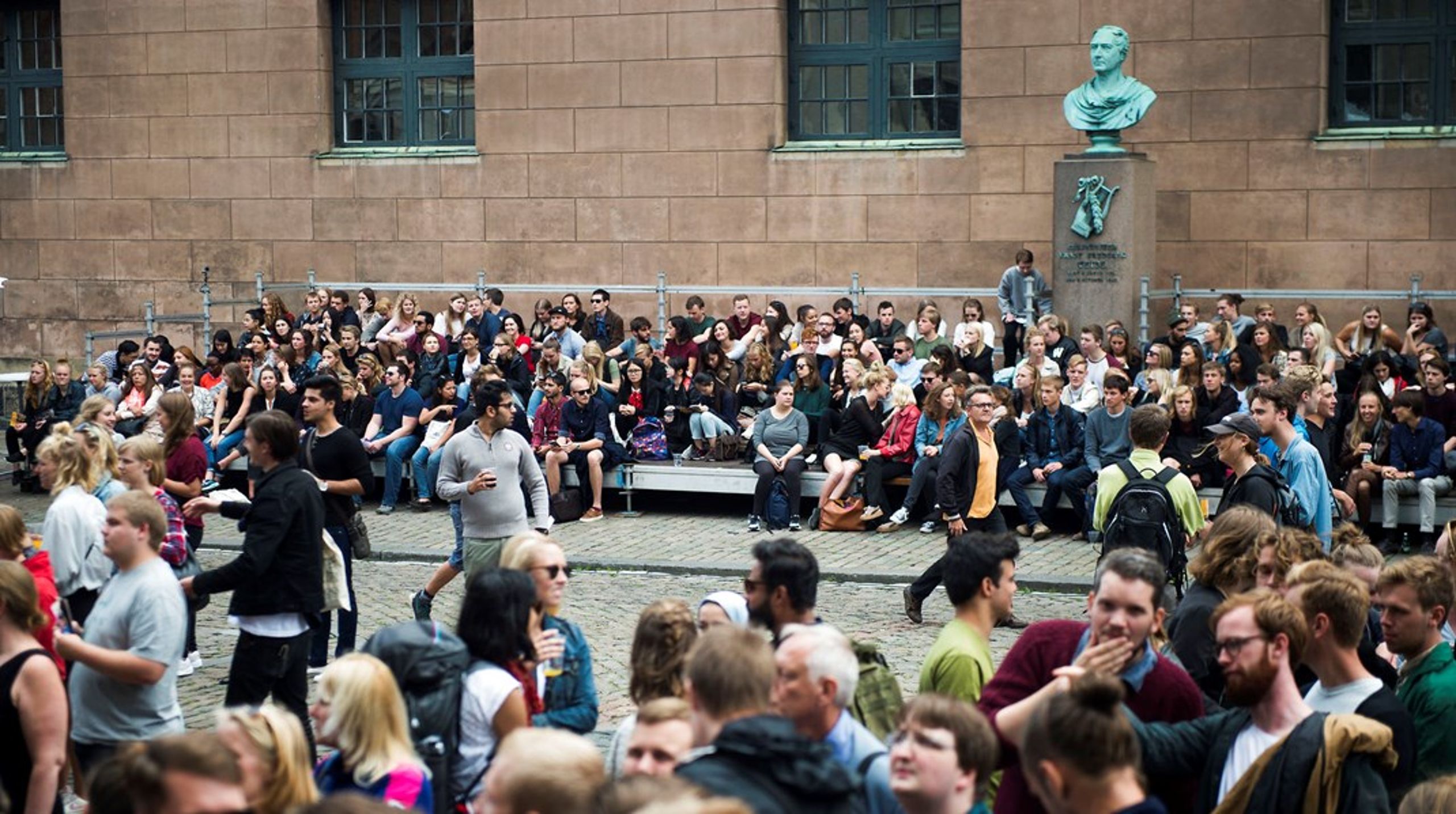 Regeringen lægger op til, at en i forvejen udsultet uddannelsessektor selv skal finansiere udflytningsplanerne.
Det er et selvmål, mener en række studenterforeninger.