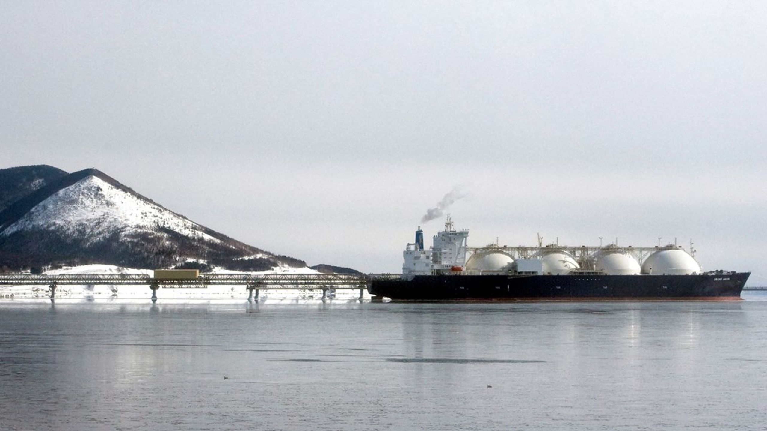 Japansk LNG-tankskib ligger til kajs ved den russiske ø Sakhalin.