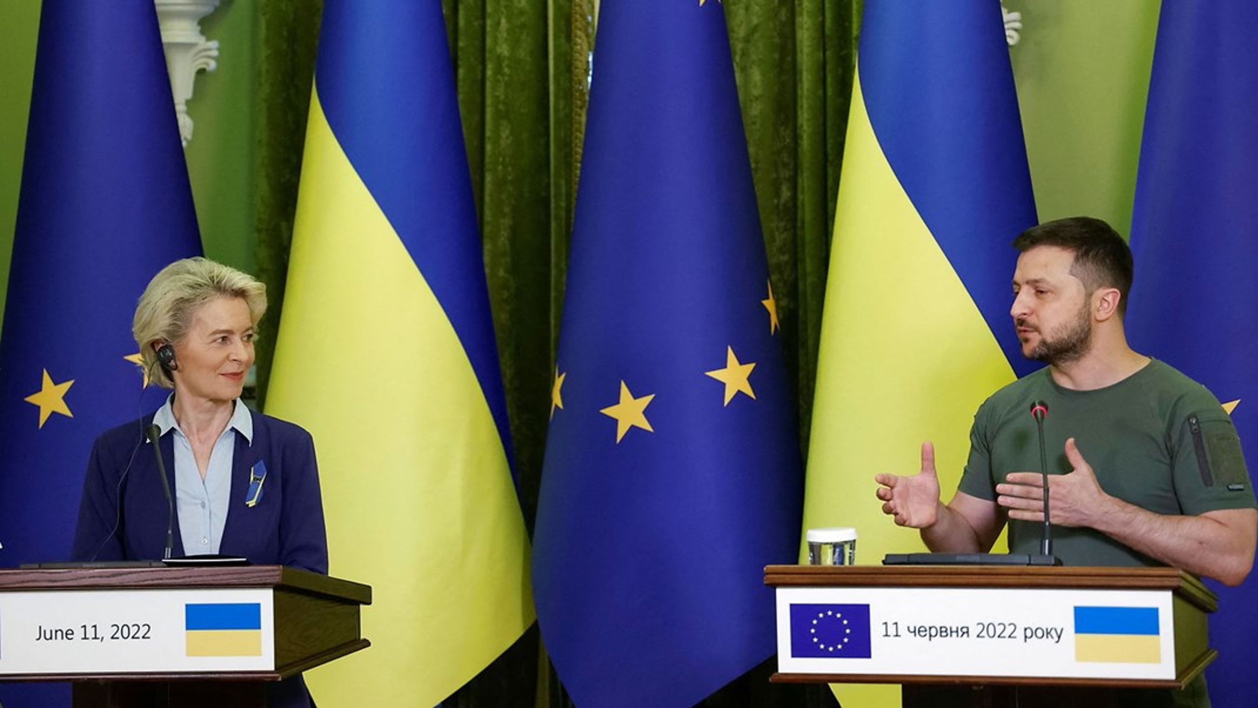 I weekenden var EU-kommissionsformand Ursula von der Leyen i Kyiv for at diskutere det EU-medlemskab med præsident Volodymyr Zelenskyj, som ukrainerne så brændende ønsker sig. Fredag skal hun og hendes 26 kommissærkolleger fælde deres dom over, hvorvidt den krigshærgede nation bør have kandidatstatus.