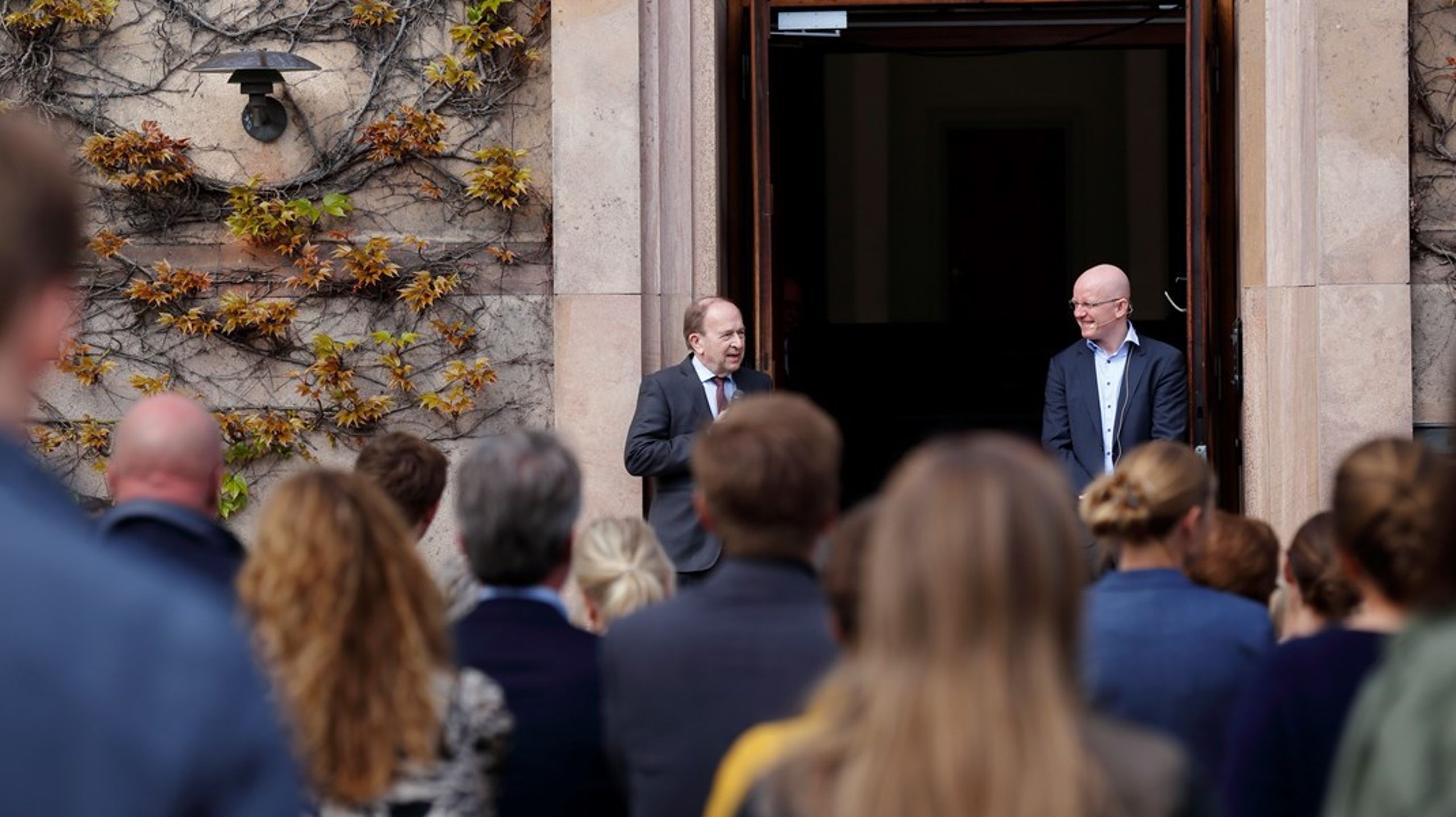 Gentofte-borgmester Hans Toft (K) rasede over udligningsreformen, som tog penge fra hans kommune og sendte andre steder ud i landet. Nu står hans afløser og partifælle&nbsp;Michael Fenger (th.) i spidsen for et budget for 2023&nbsp;med ønske om at kunne hæve skatteindtægterne med&nbsp;knap 33 millioner kroner.