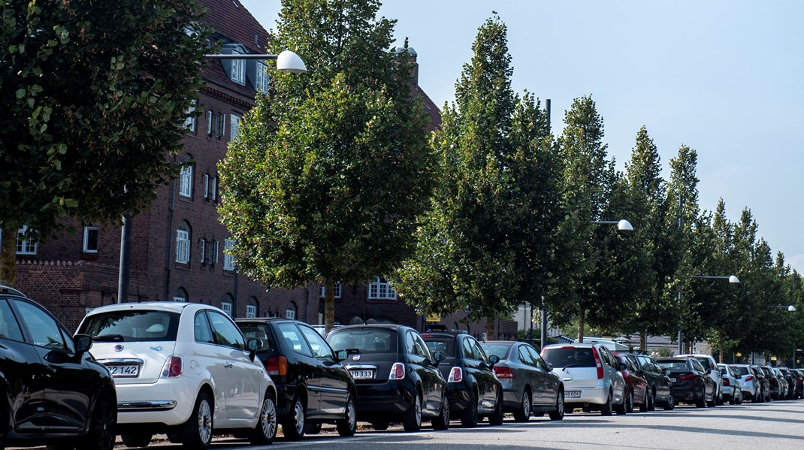 Hvis man ønsker at frede alle bilisternes asfalterede arealer på
Frederiksberg, så er det korrekt, at man ikke både kan få både mere grønt og
flere betalbare boliger, skriver Rasmus Holme (EL).