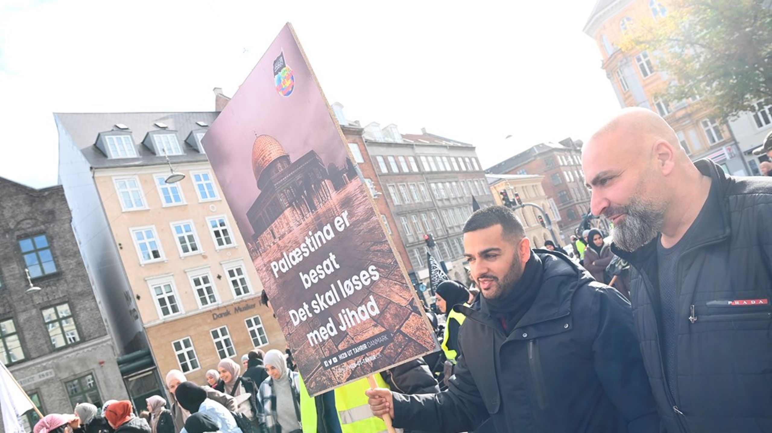 Den fundamentalistisk islamiske bevægelse Hizb ut Tahrir afholder støttedemonstration for Palæstinas befrielse på Sankt Hans Torv i København lørdag den 14. oktober 2023.<br>