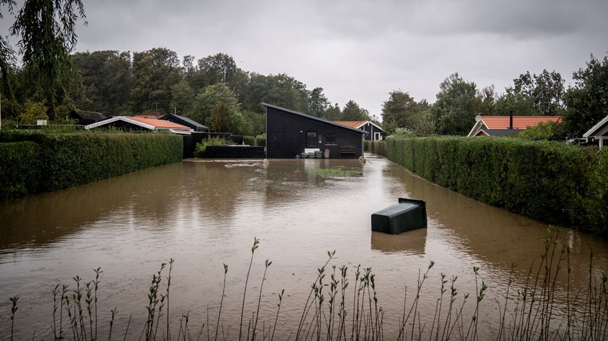 Den øgede risiko for grundvandsoversvømmelser skyldes de geologiske og hydrogeologiske forhold i vores land i samspil med de ændrede klimatiske forhold,&nbsp;skriver&nbsp;Flemming Larsen og Simon Stisen.