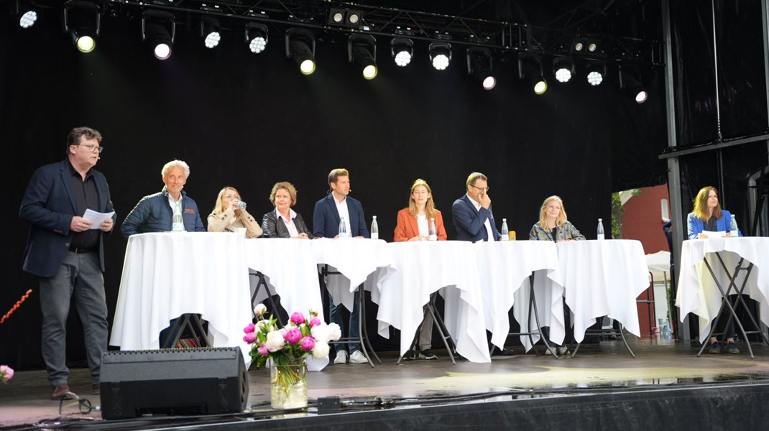 Fredag eftermiddag på Egepladsen i Mariager havde Altingets Rikke Albrechtsen og Thomas Lauritzen en række spidskandidater på scenen til debat om blandt andet klima, forsvar, udvidelse og grænsekontrol.