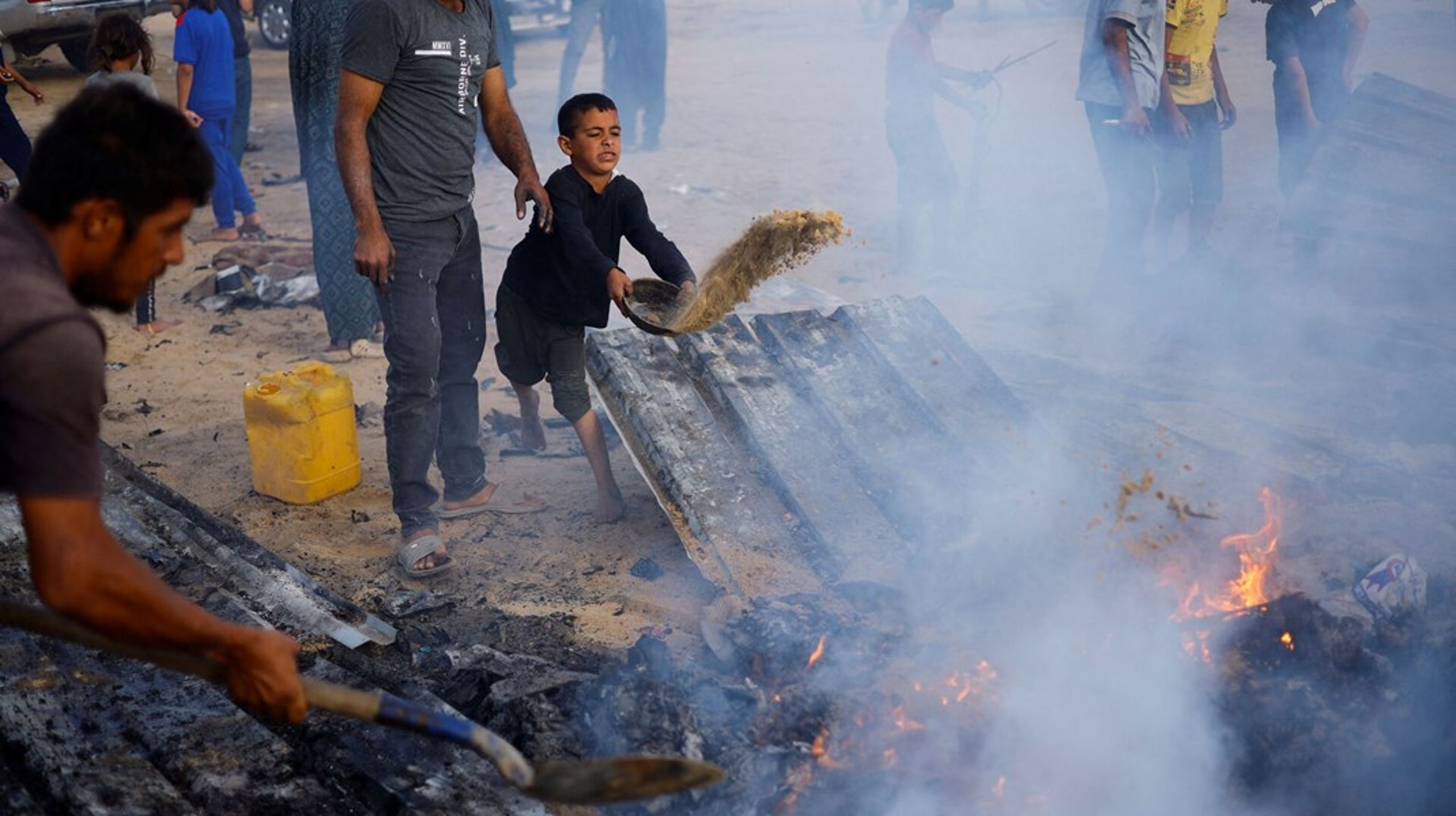 En brand i en flygtningelejr i Rafah i det sydlige Gaza den 27. maj kostede 45 mennesker livet. Branden var forårsaget af et israelsk bombeangreb mod to Hamas-ledere. Angrebet vakte forargelse hos Frankrigs præsident Emmanuel Macron.&nbsp;