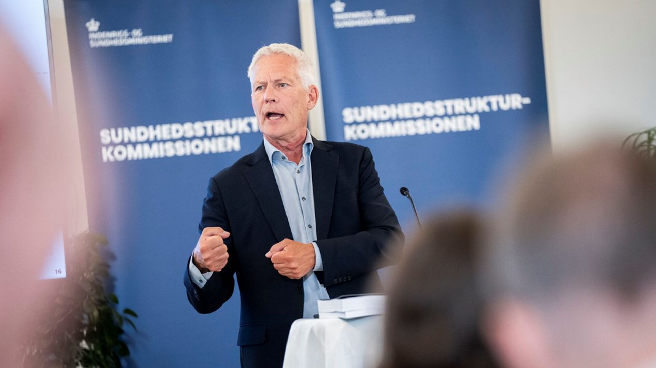 Formanden for regeringens Sundhedsstrukturkommission, Jesper Fisker, vil ikke fremhæve nogle af sine tre modeller for en ny organisering af sundhedsvæsnet frem for andre. Men én model angives dog som særlig "stærk" af kommissionen.<br>