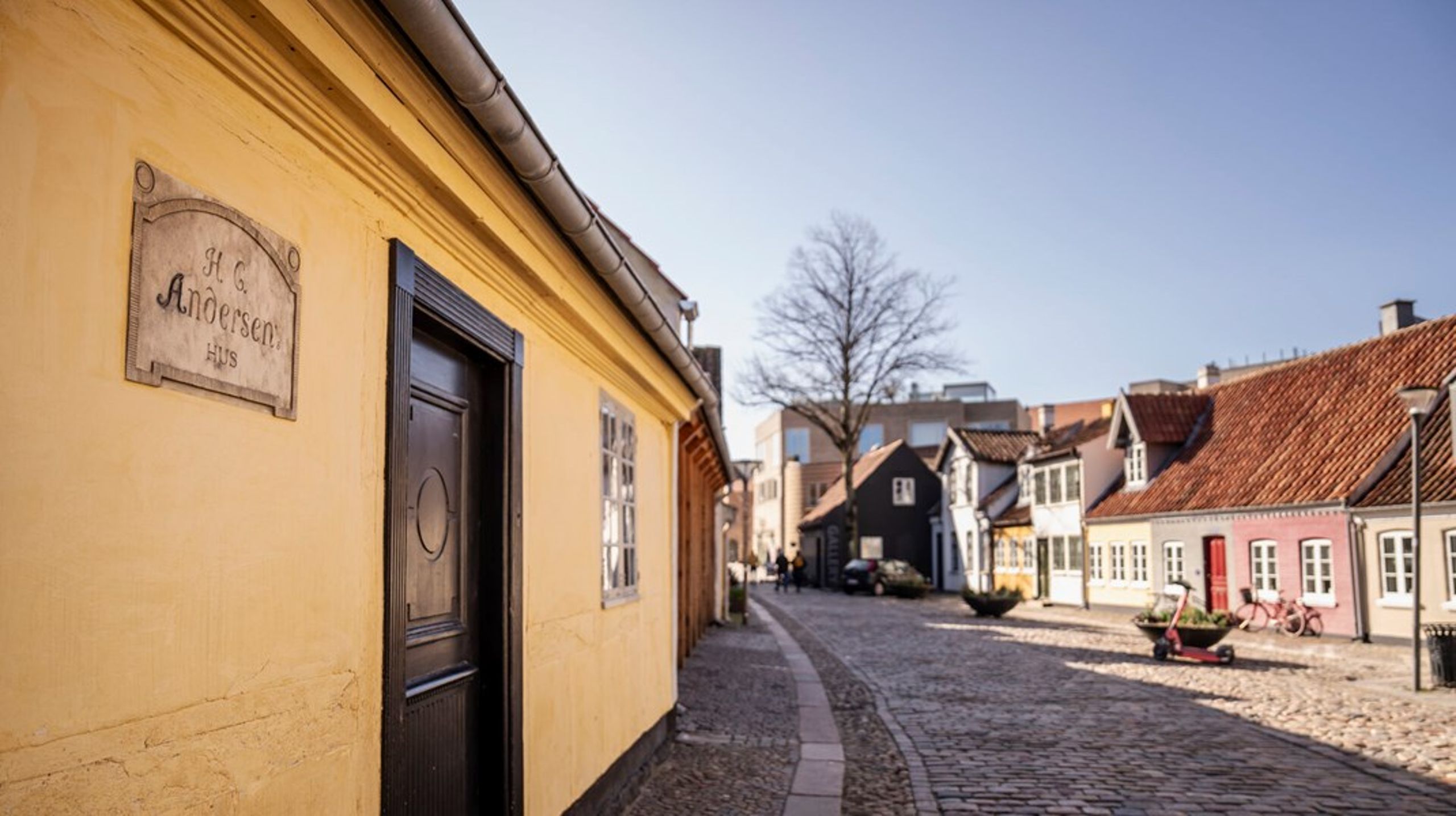 Hvordan kan det være, at Museum Odense, der fortæller historien om Danmarks mest berømte digter, er blevet bedømt som værende udelukkende af national interesse, spørger Henrik Harnow og Ole Nielsen.