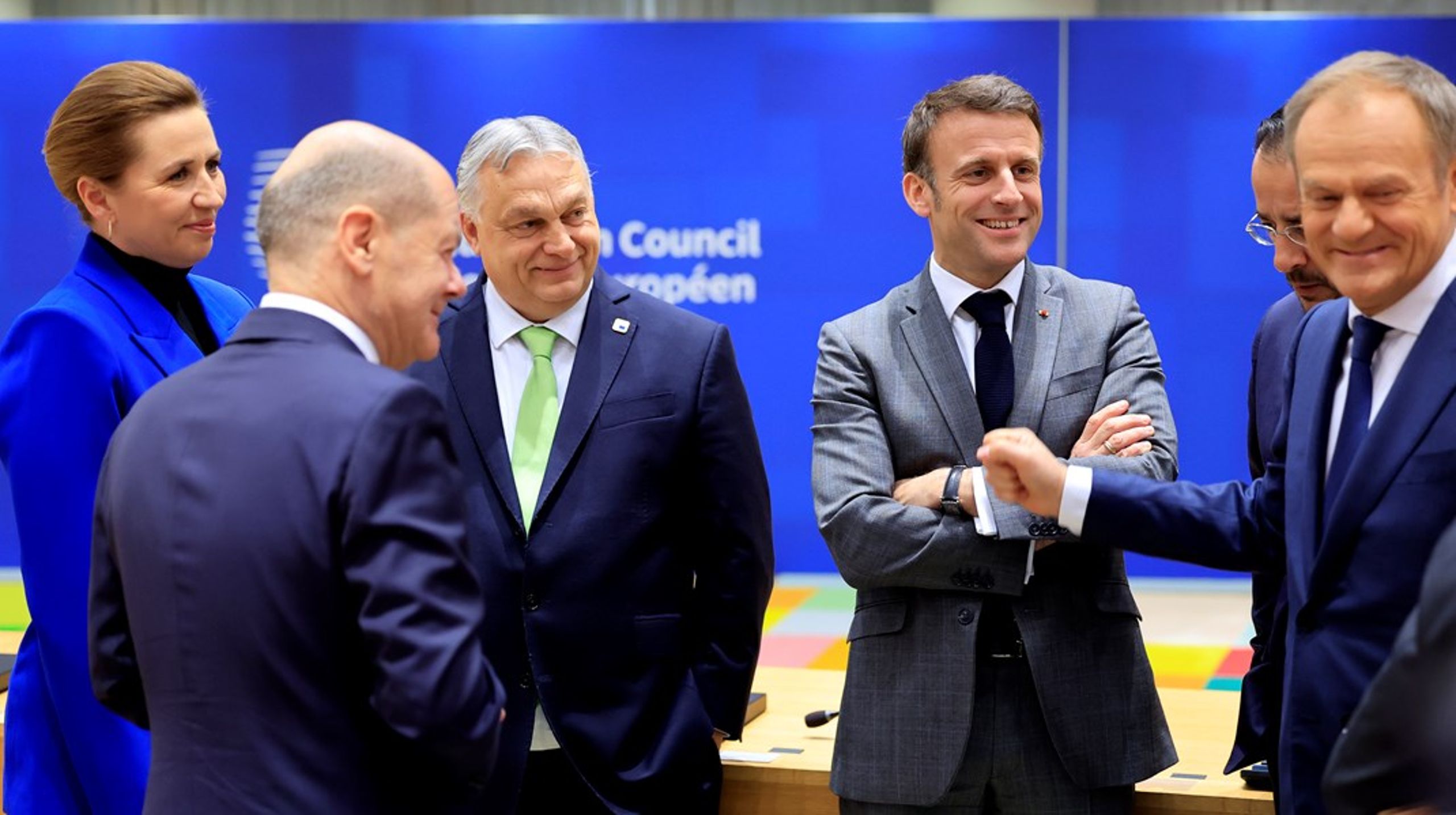 Mette Frederiksen i selskab med Viktor Orban, Olaf Scholz, Emmanuel Macron og Donald Tusk. Særligt de tre sidstnævnte er centrale aktører i at drive EU's grønne omstilling fremad. Men hvor ambitiøse er de egentlig?