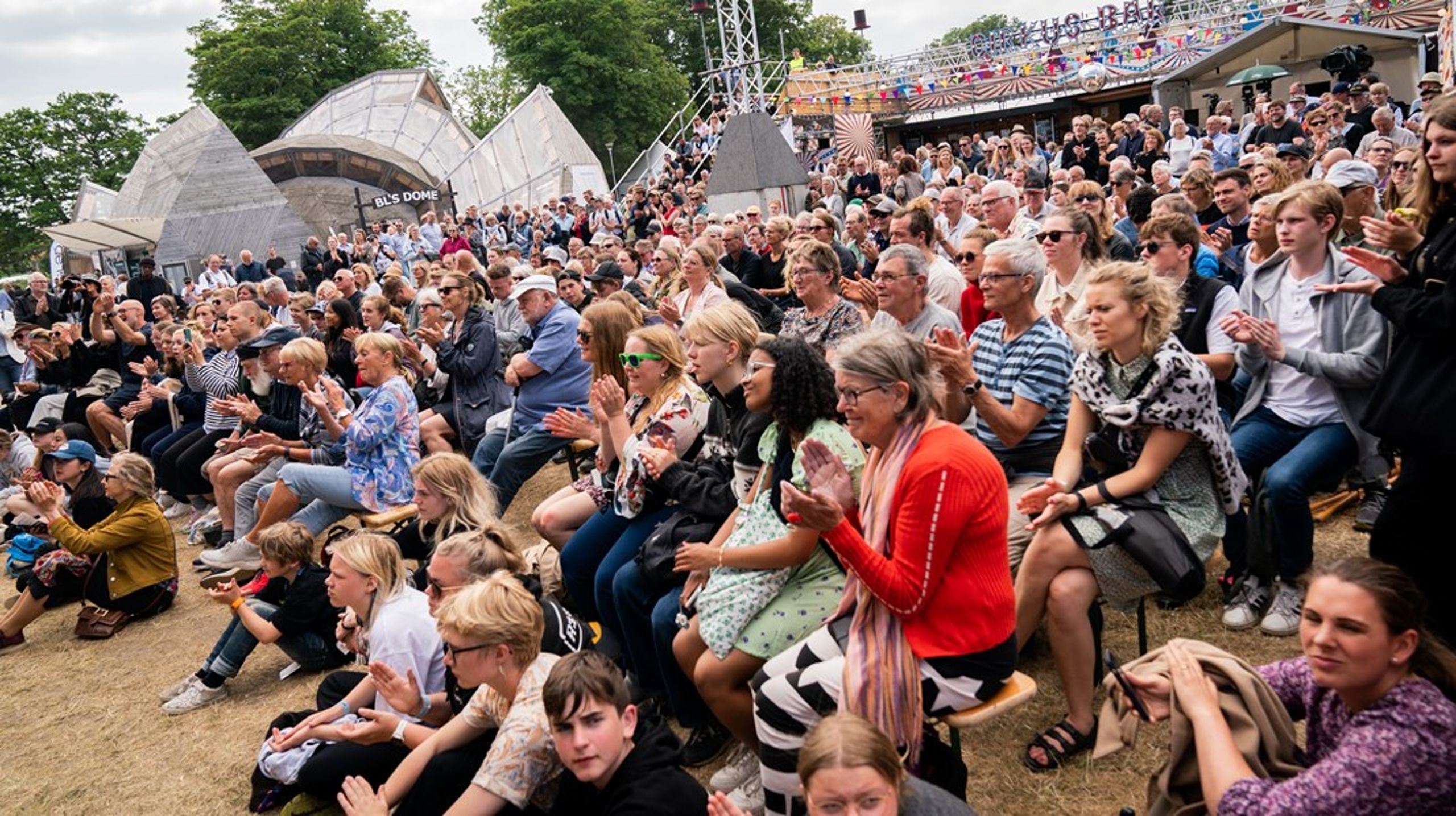 Publikum foran Hovedscenen, da Konservatives formand, Søren Pape Poulsen, holder partiledertale på Hovedscenen på Folkemødet i Allinge, lørdag den 18. juni 2022.