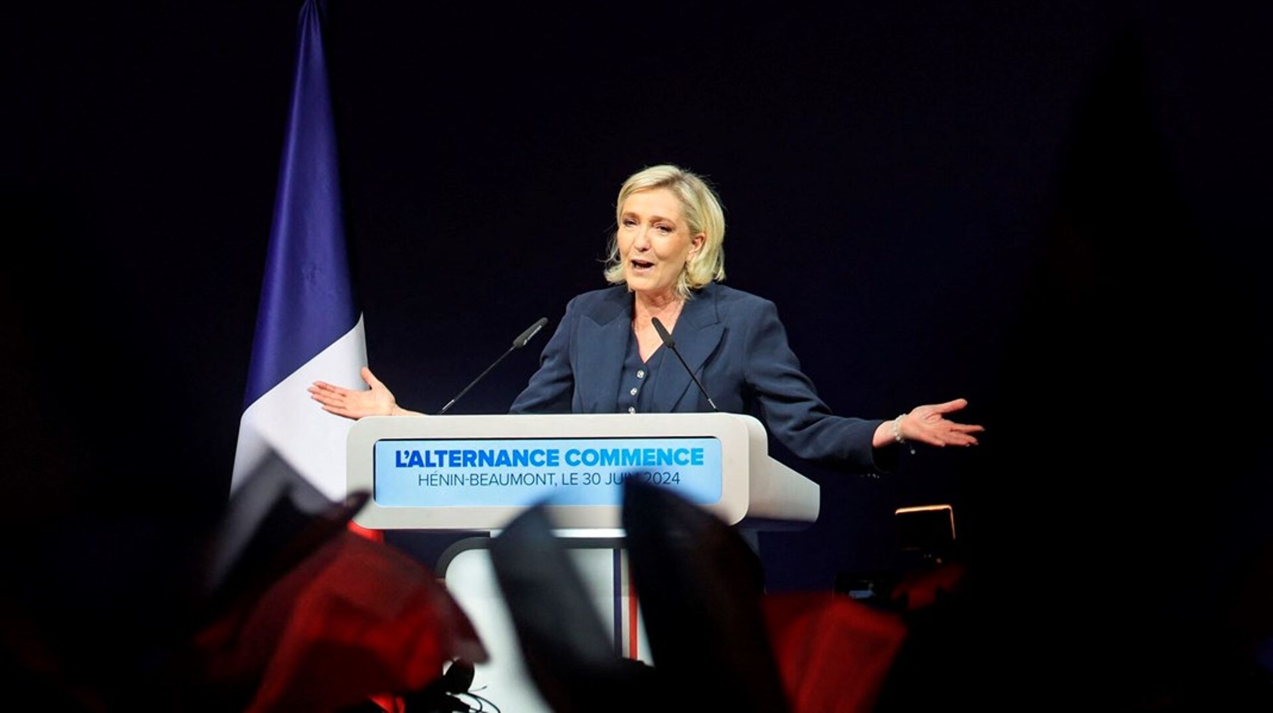 National Samling med Marine Le Pen i front fik søndag flest stemmer, da franskmændene stemte for første gang til parlamentsvalget. Det hele skal afgøres på søndag.