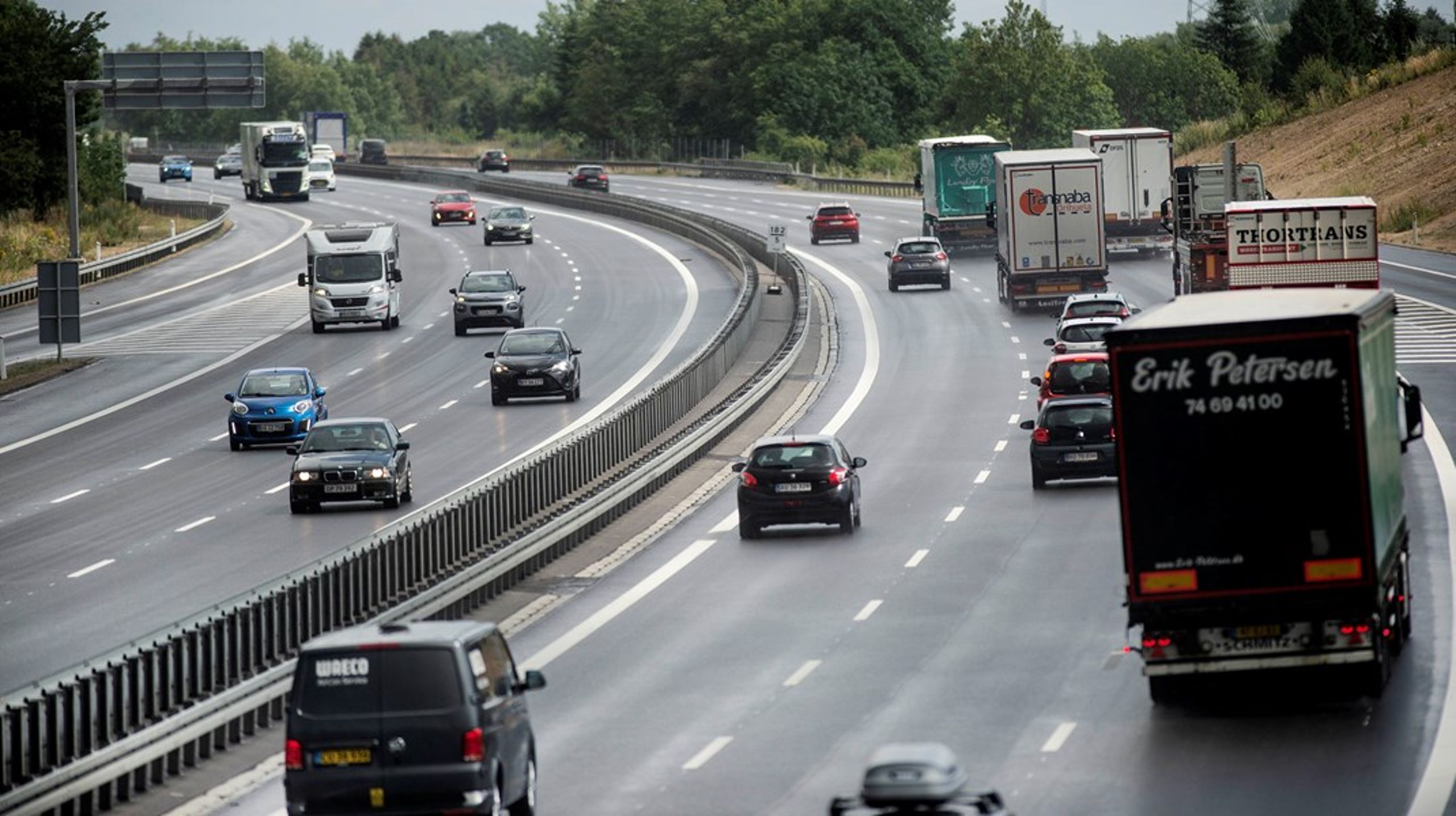 Transportminister Thomas Danielsen (V) vil styrke vognmandsbranchen med en række regelforenklinger, der bliver mødt med kritik fra både arbejdstagerne i 3F Transport og vognmandsorganisationen DTL.&nbsp;