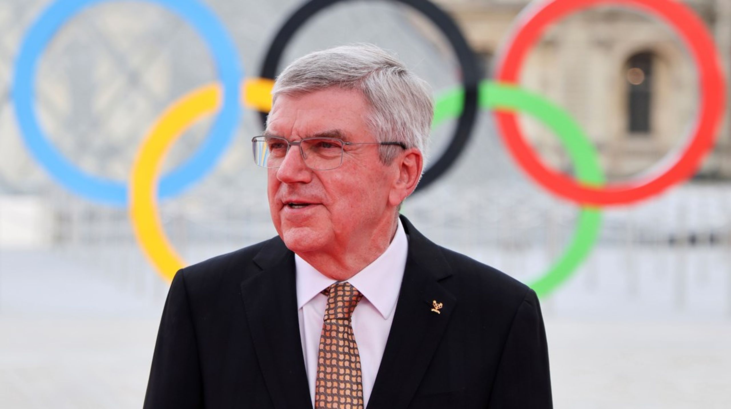 "Nye tider kalder på nye ledere," sagde&nbsp;IOC-præsident&nbsp;Thomas Bach på et møde, da han meddelte sin afgang.